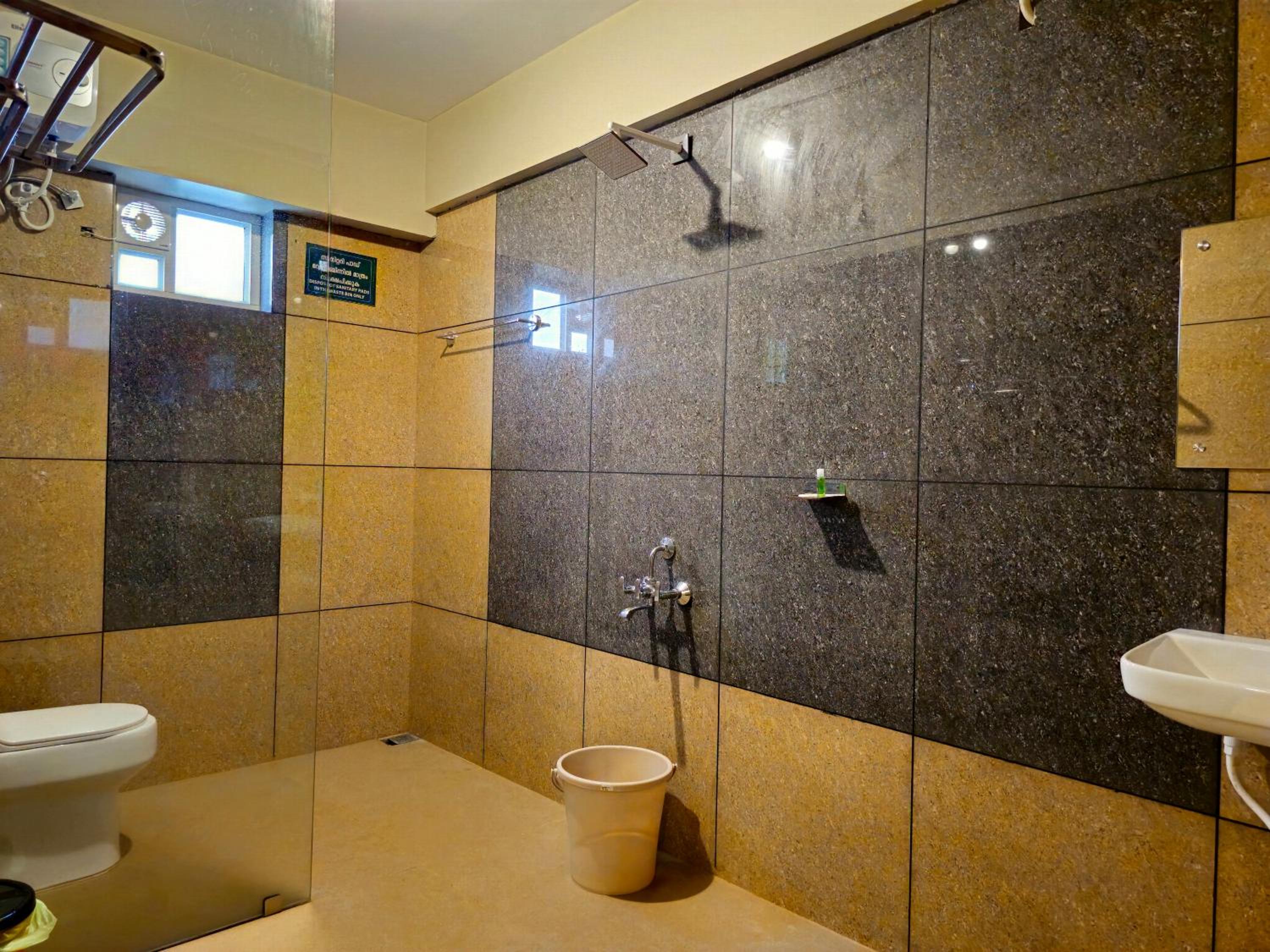 King Suite with Balcony photo 3