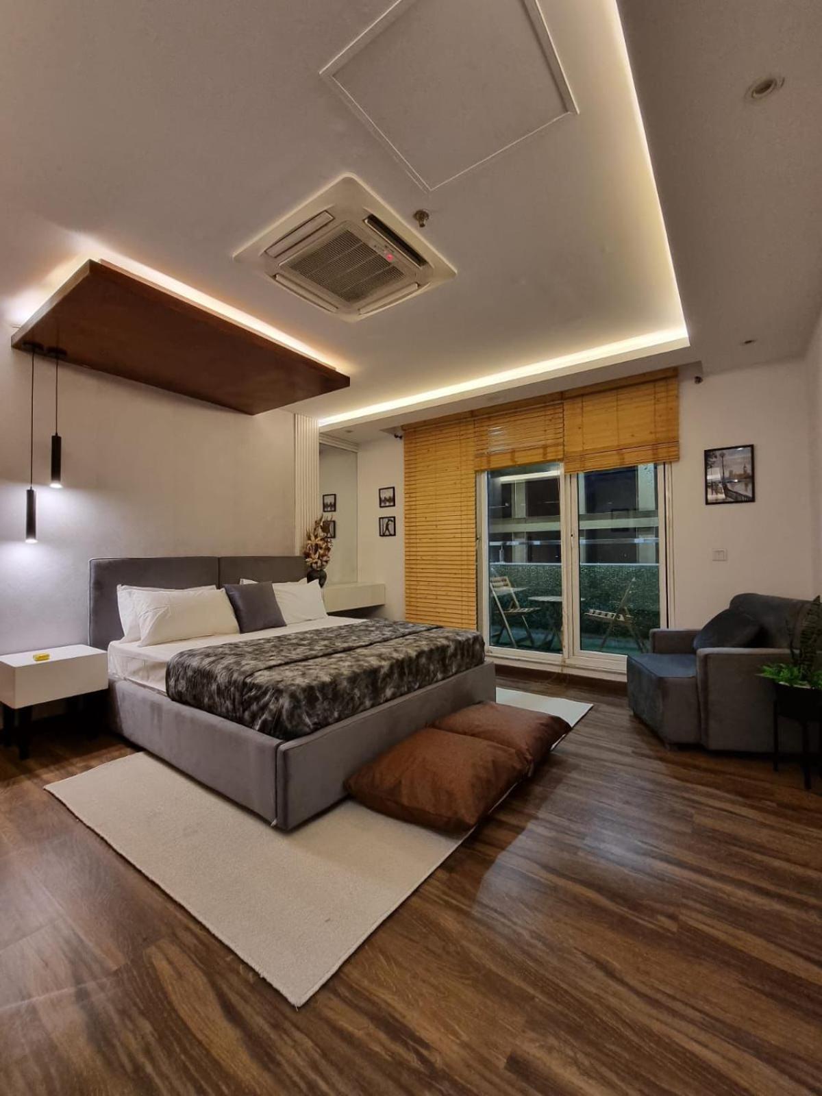 One-Bedroom Apartment photo 1