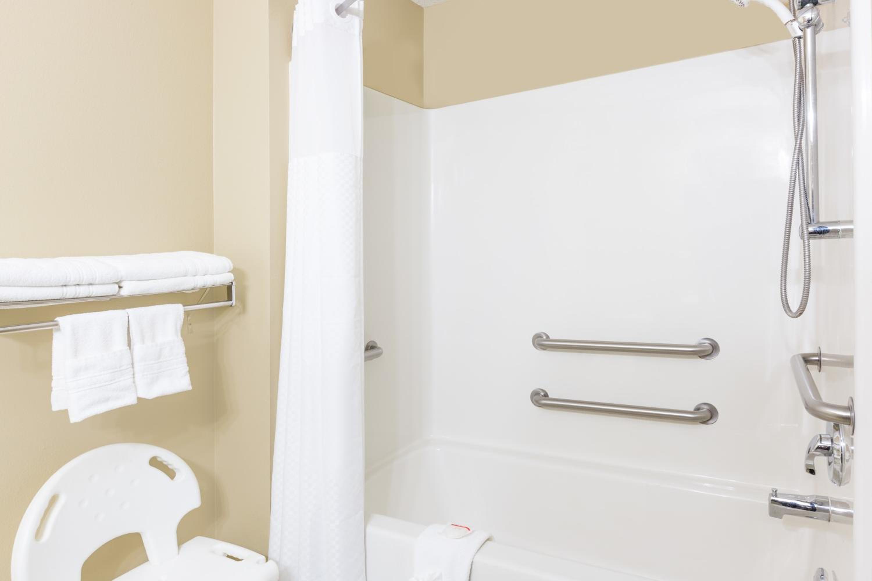 Queen Room - Mobility Access/Non-Smoking - Photo 3