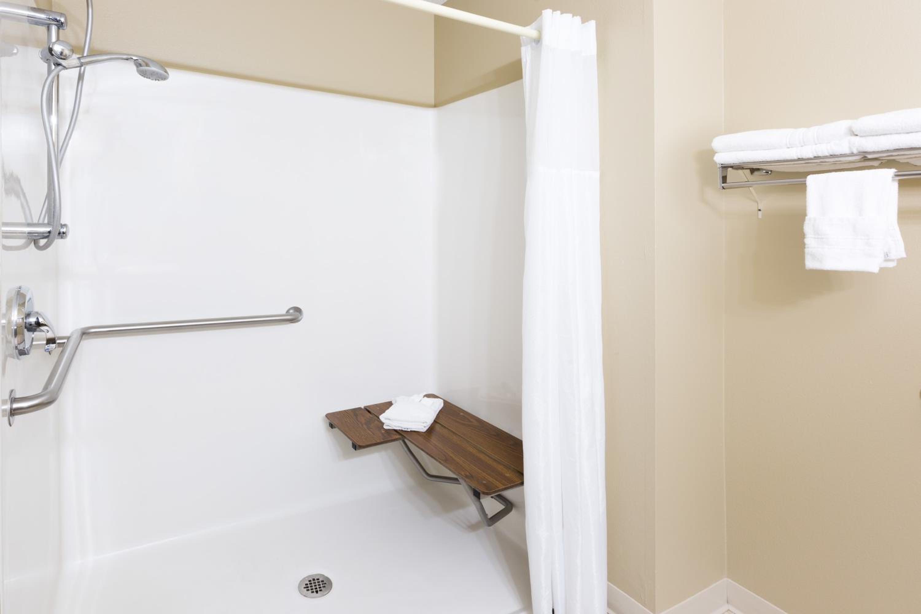 Queen Room - Mobility Access/Non-Smoking - Photo 4