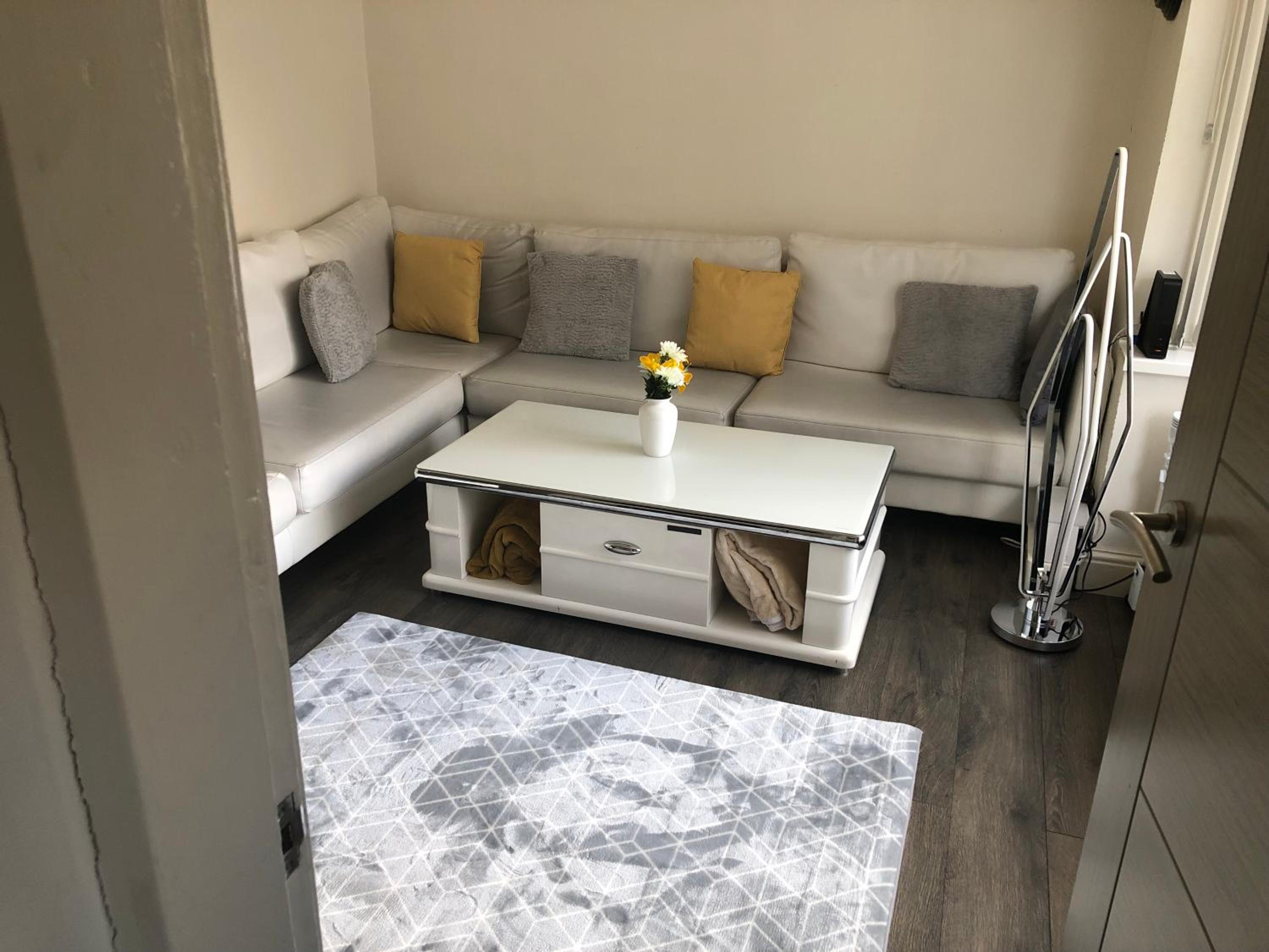 One-Bedroom House photo 1