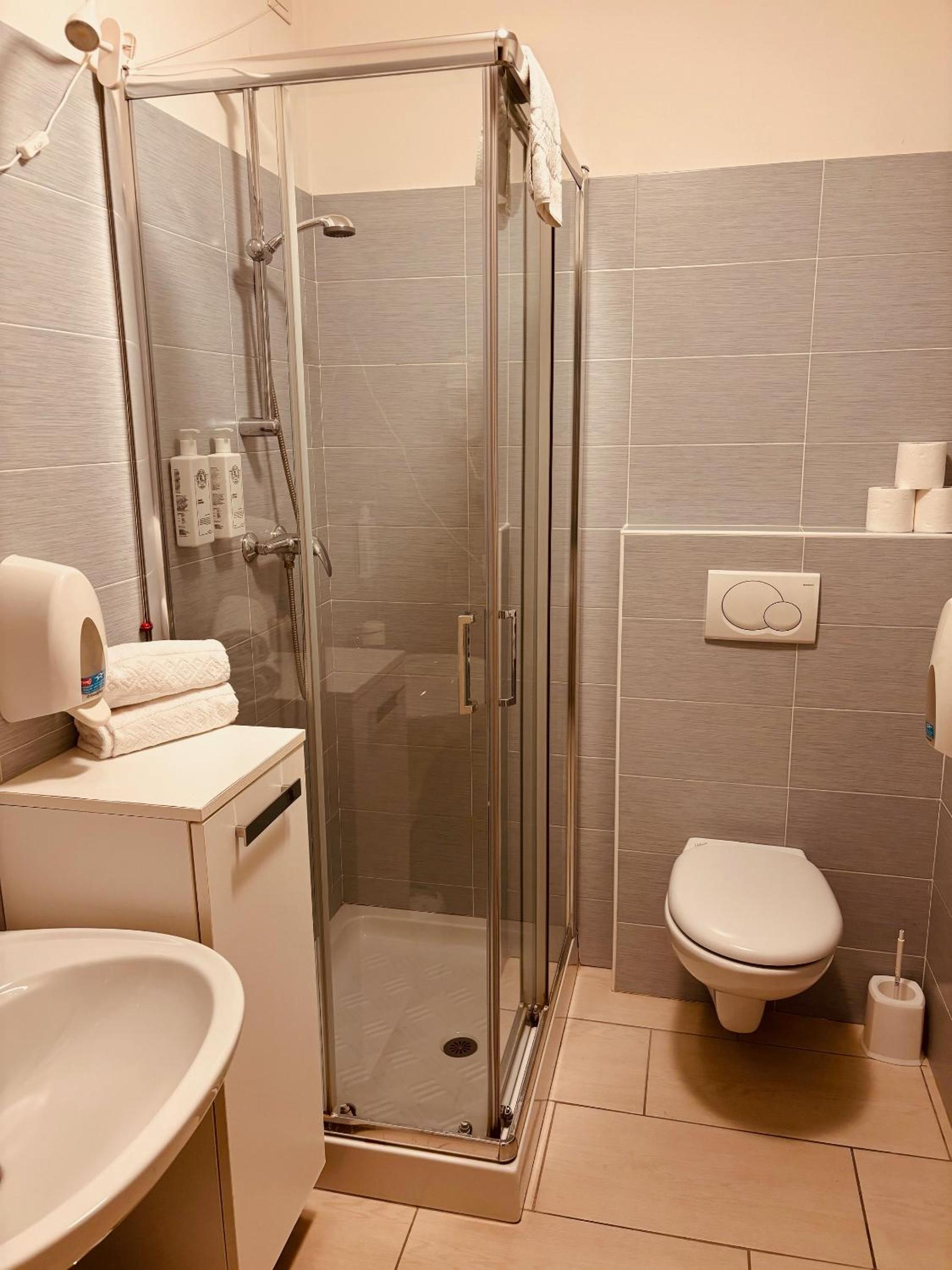 Double Room - Ground Floor photo 3