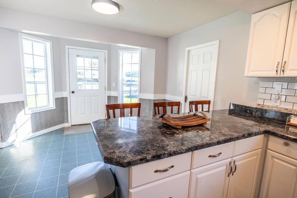 Five-Bedroom House photo 3