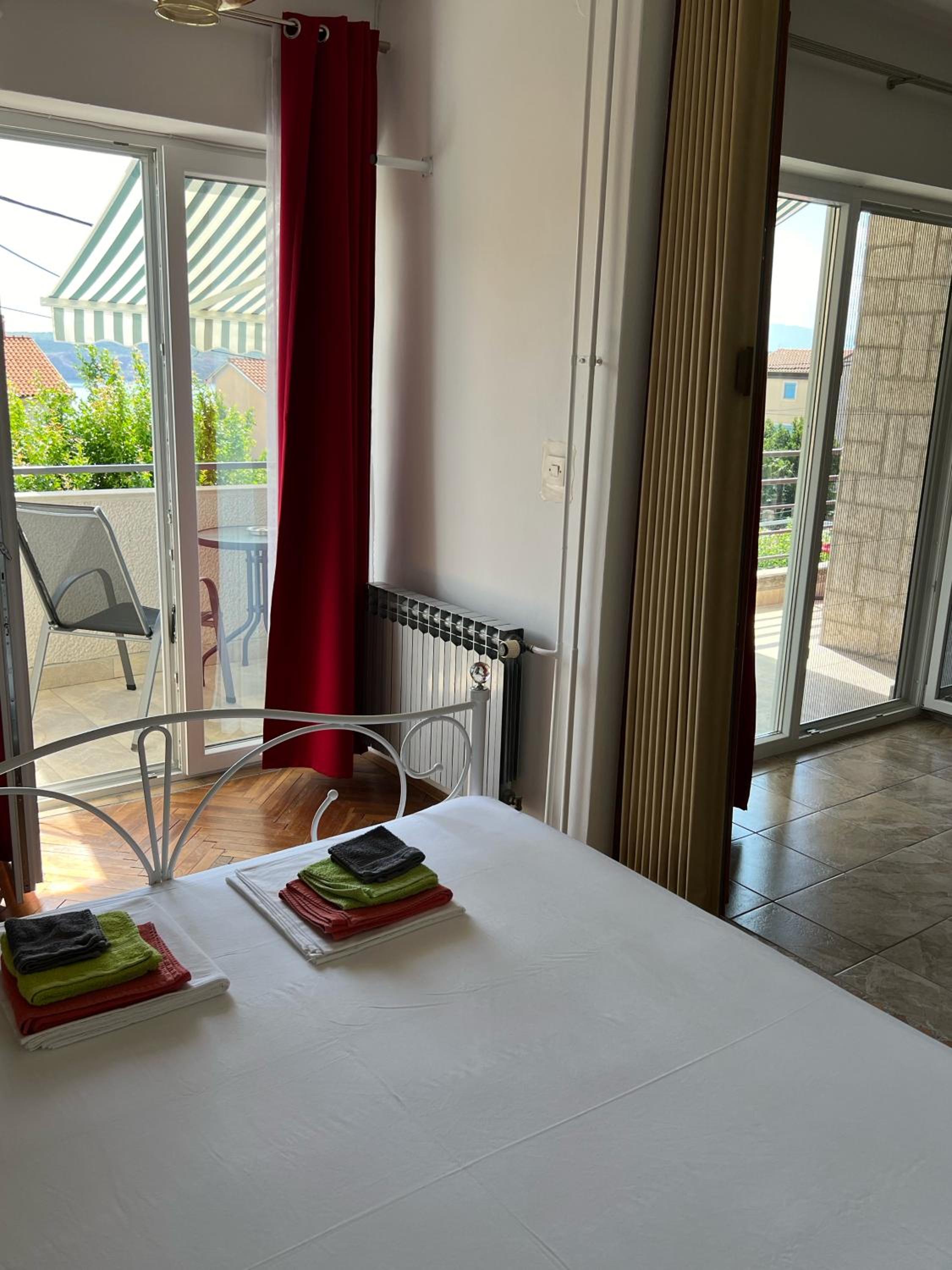 App 2 Apartment with Terrace, Balcony and Sea View