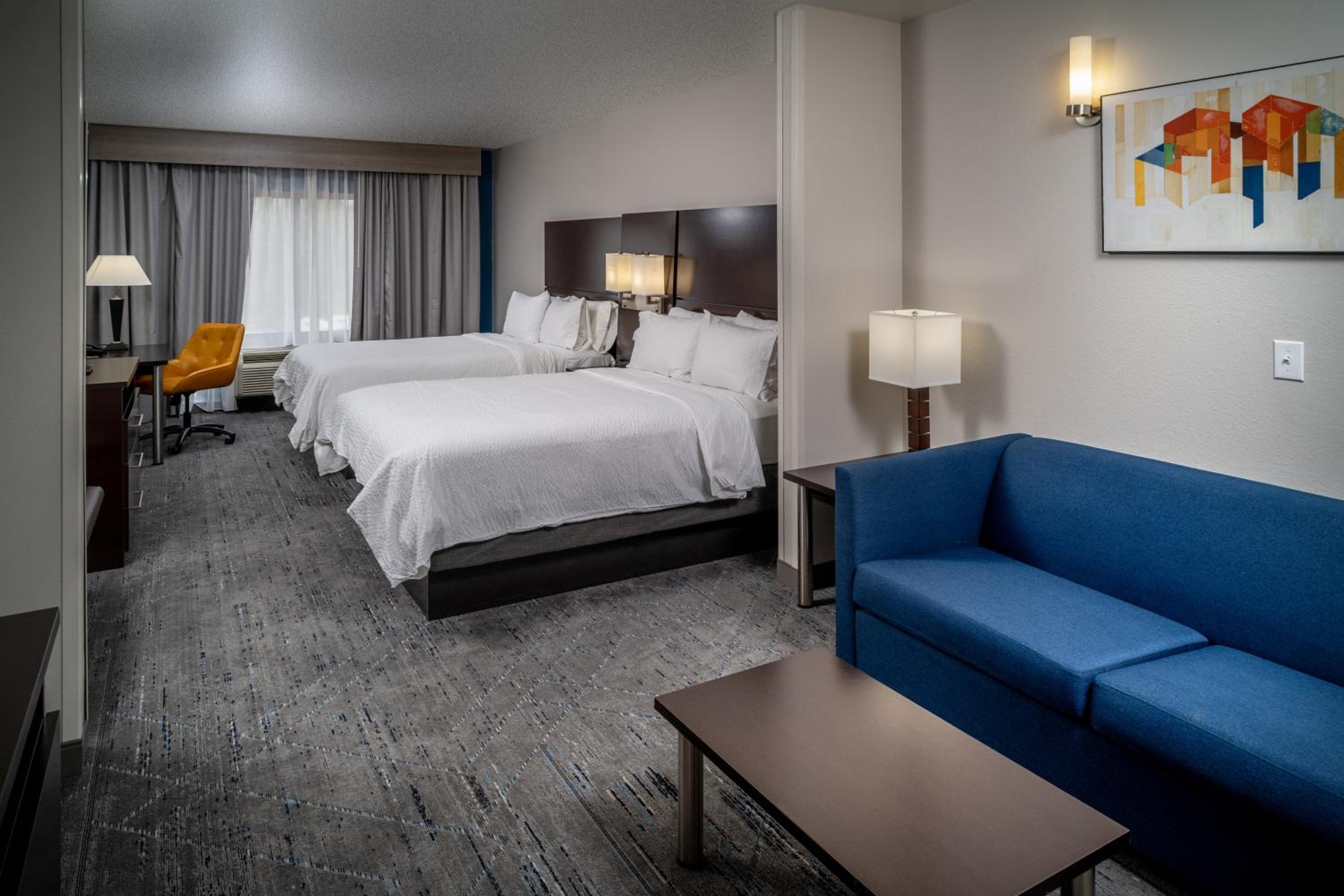 Suite with Two Queen Beds photo 1