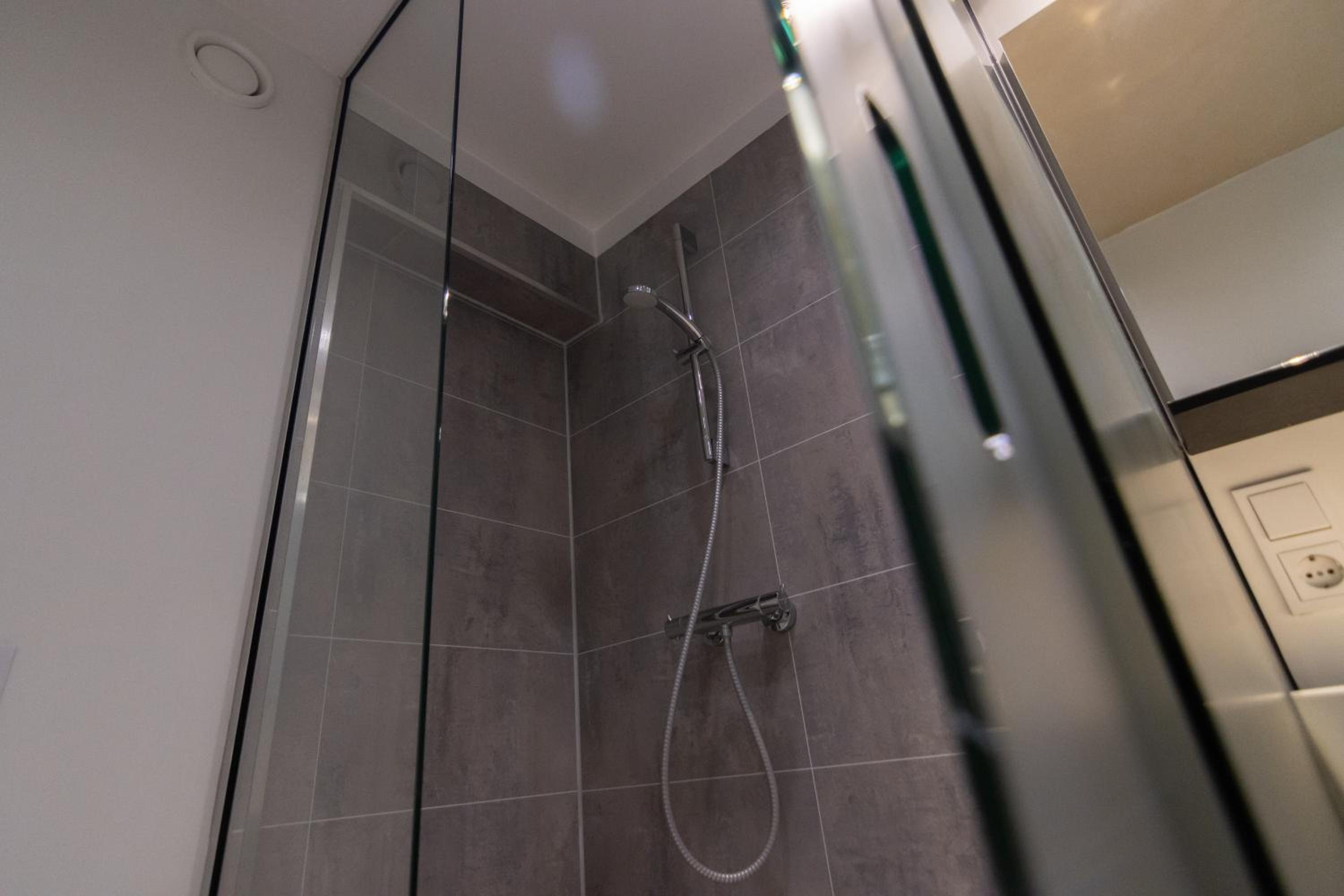 Comfort Double Room with Shower - Photo 4