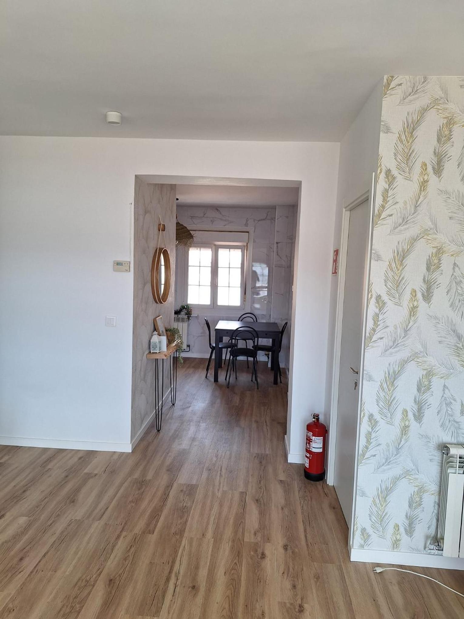 Apartamento de dos habitaciones con terraza y vista al mar