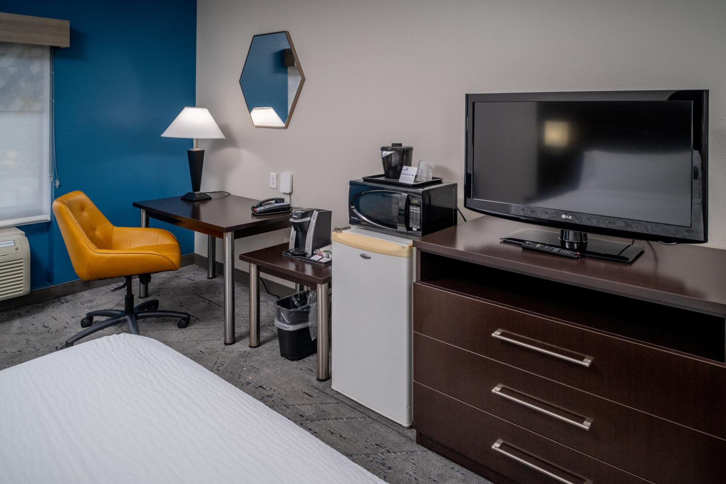 Standard King Room photo 2
