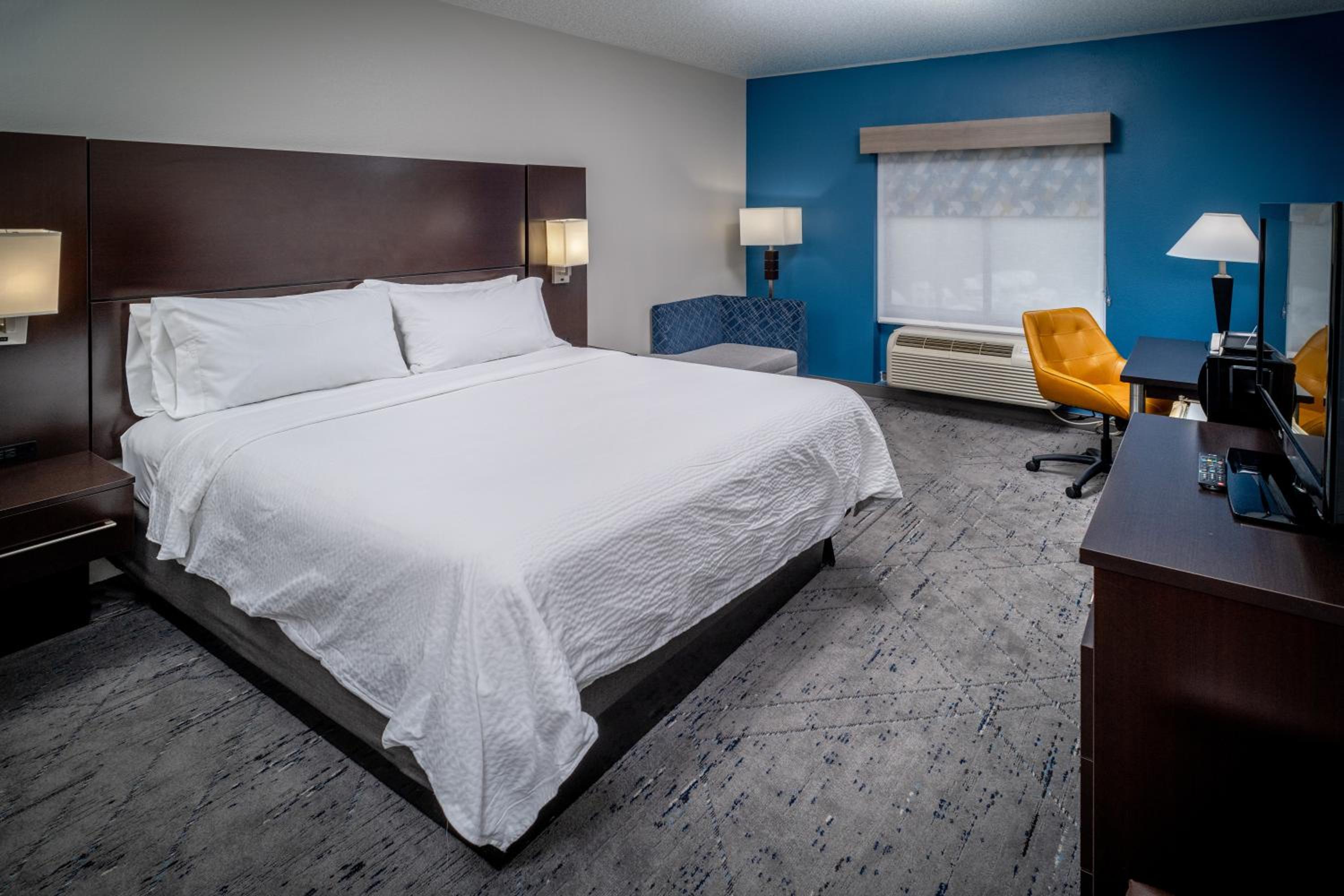 Standard King Room photo 1