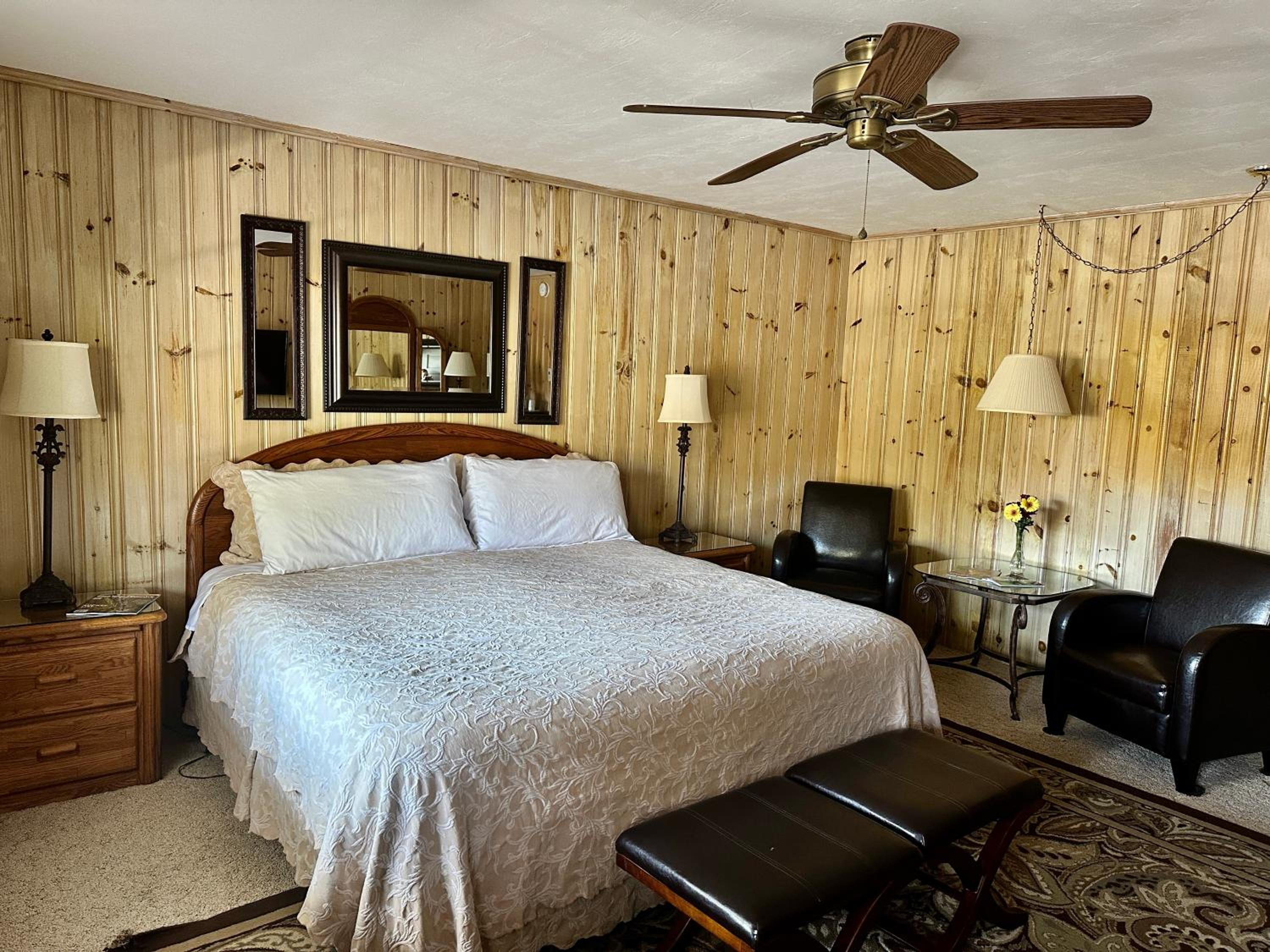 Standard King Room - Photo 1