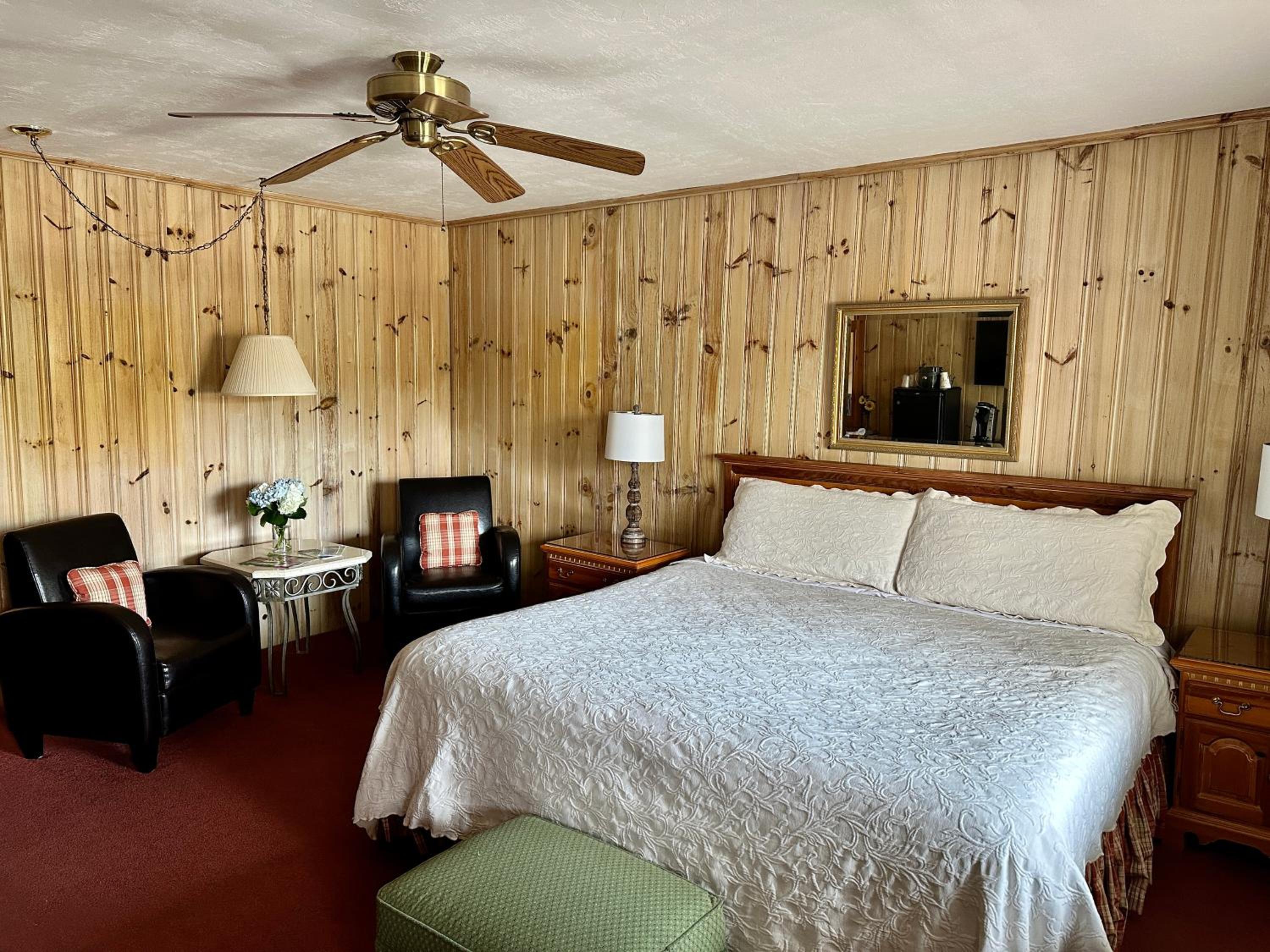 Standard King Room - Photo 4