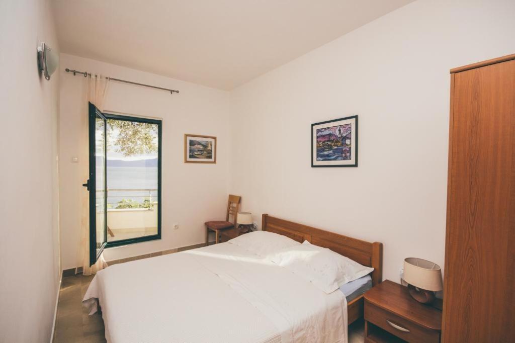 One-Bedroom Apartment with Sea View photo 3