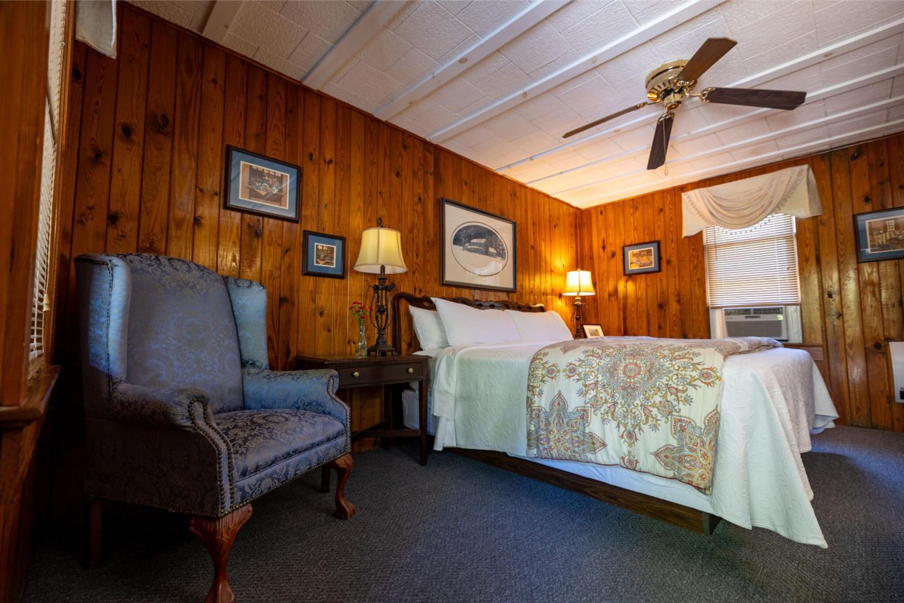 Standard King Room - Photo 5