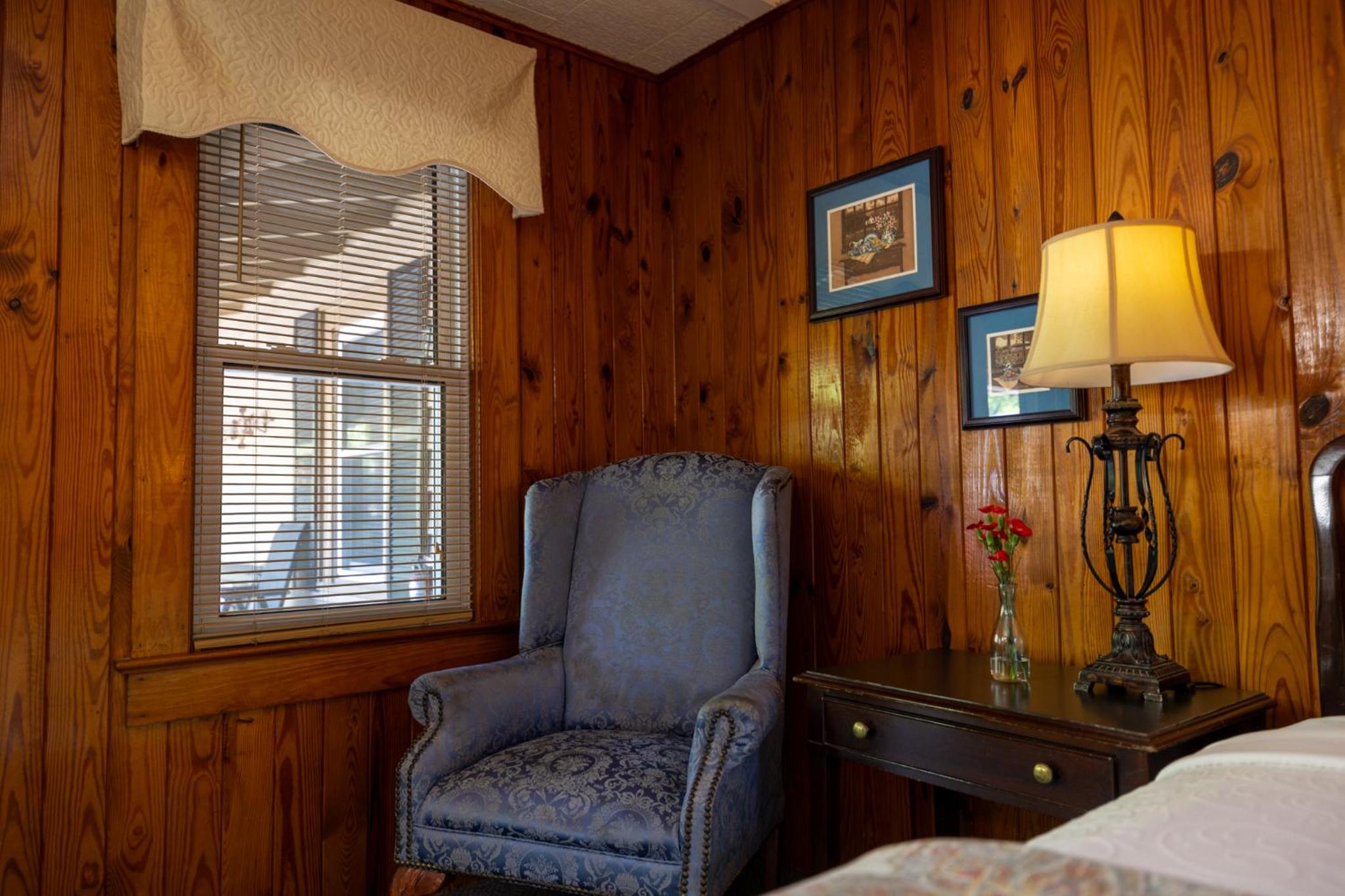 Standard King Room - Photo 2