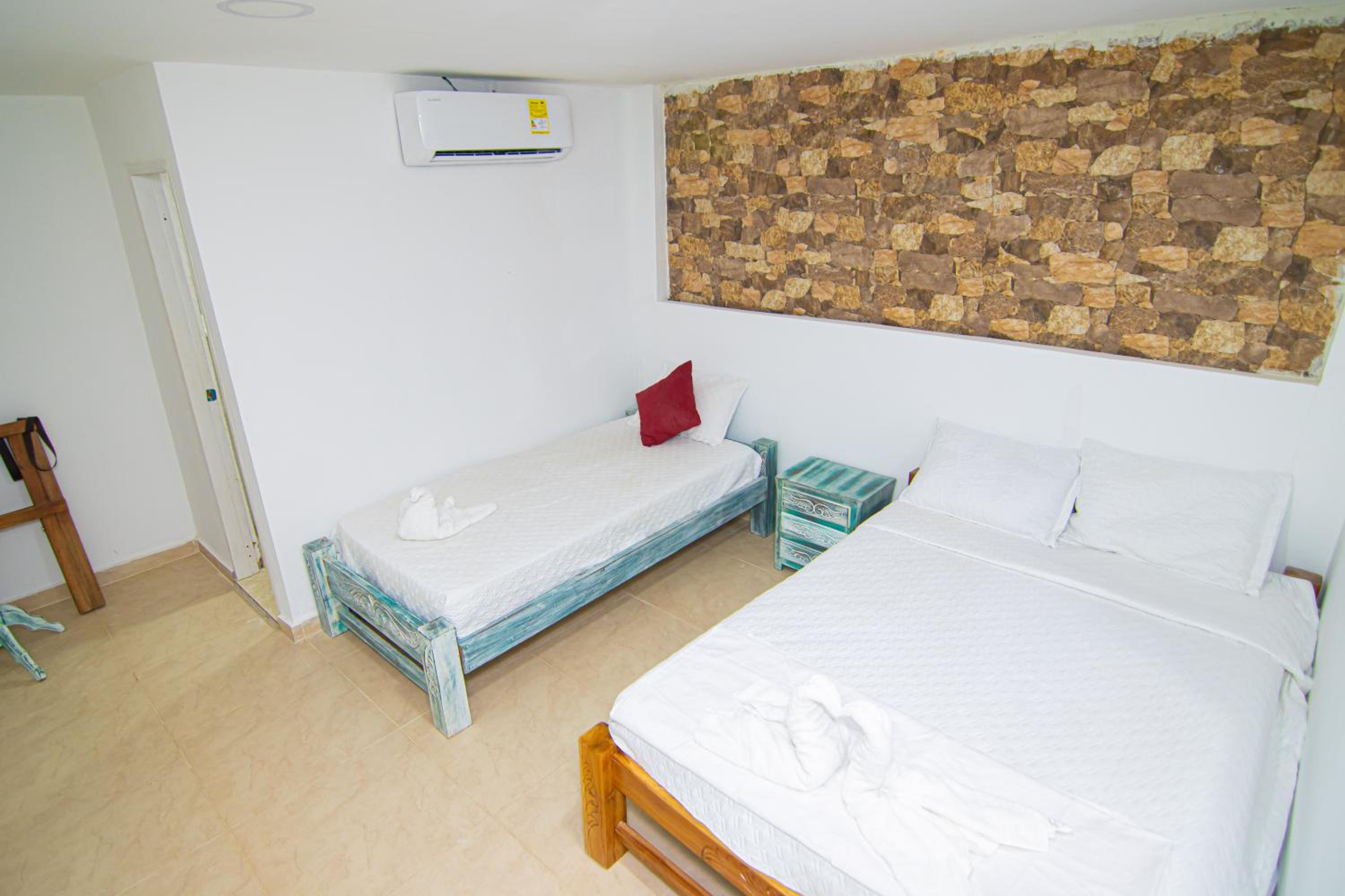 Basic Triple Room photo 3