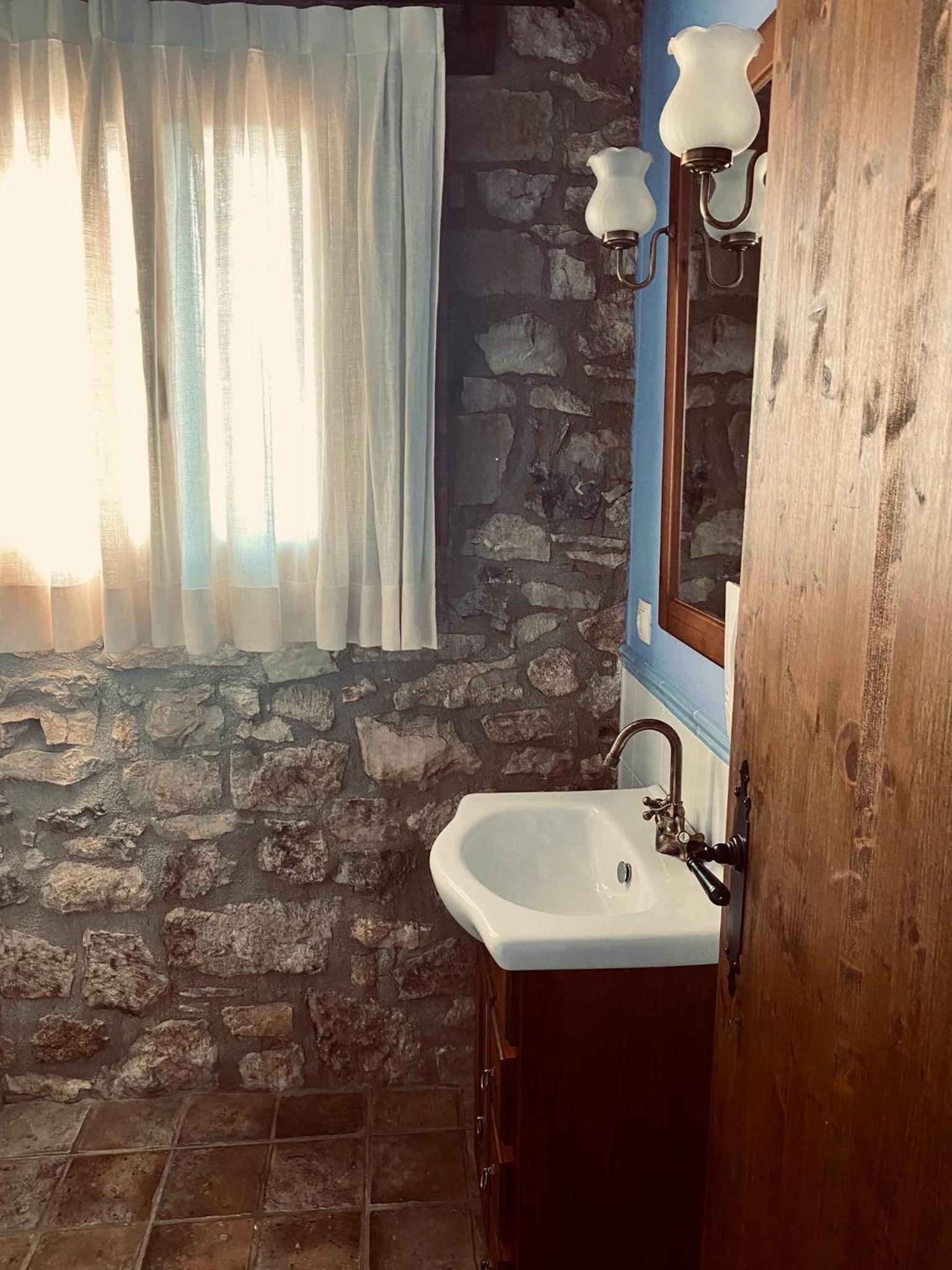Twin Room with Mountain View photo 2