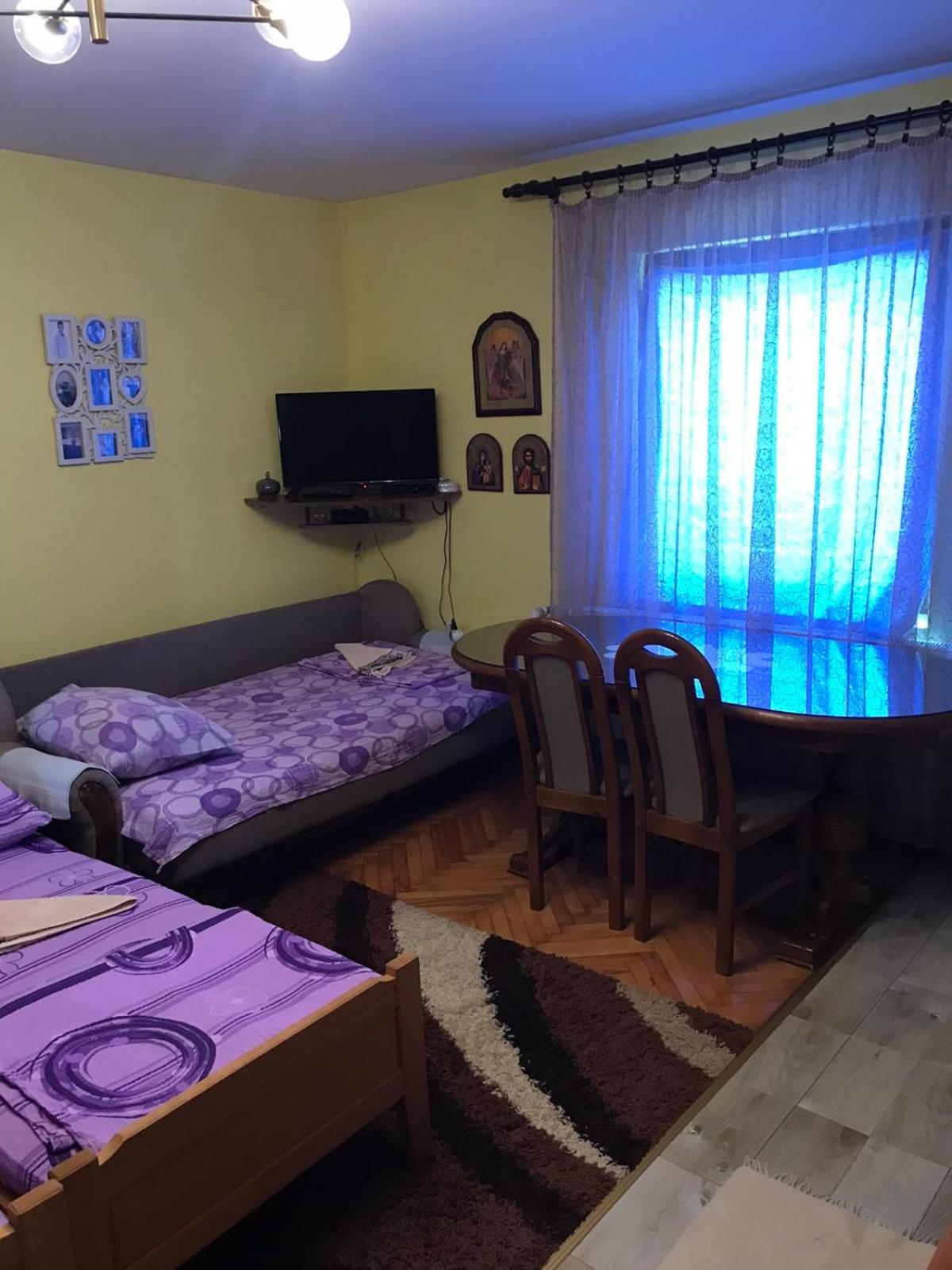 Family Room With Balcony photo 3