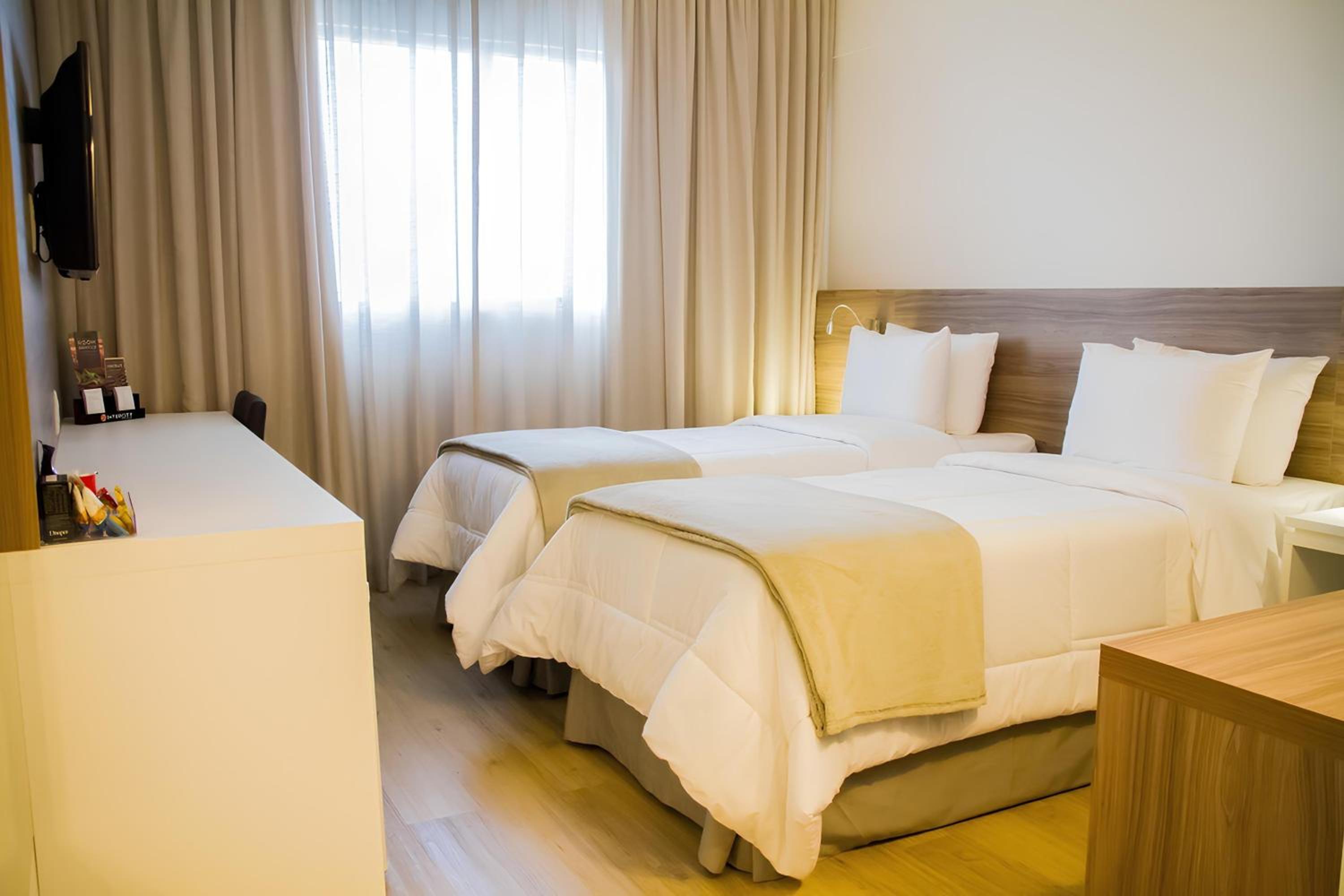 Standard Twin - 2 Single Beds photo 2