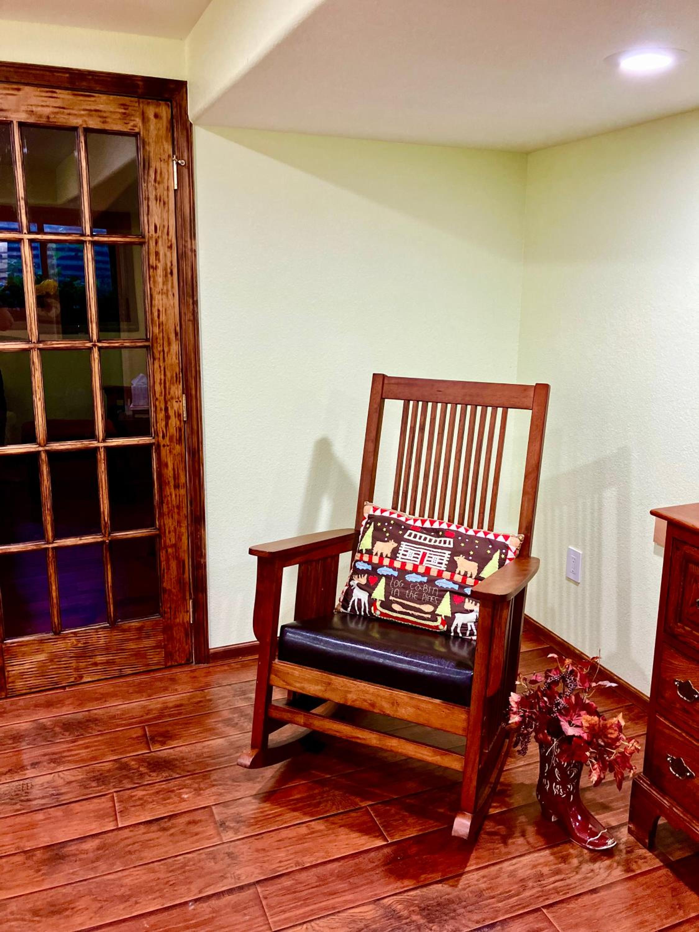 Deluxe King Suite photo 3