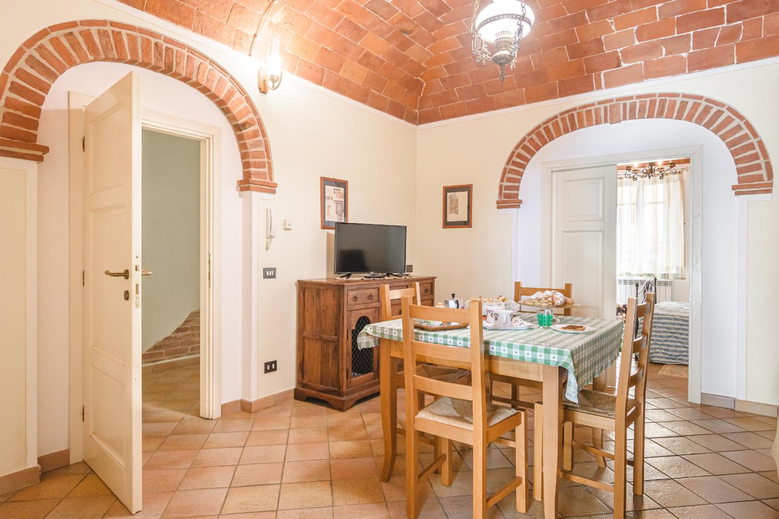 One-Bedroom Apartment with Garden photo 2