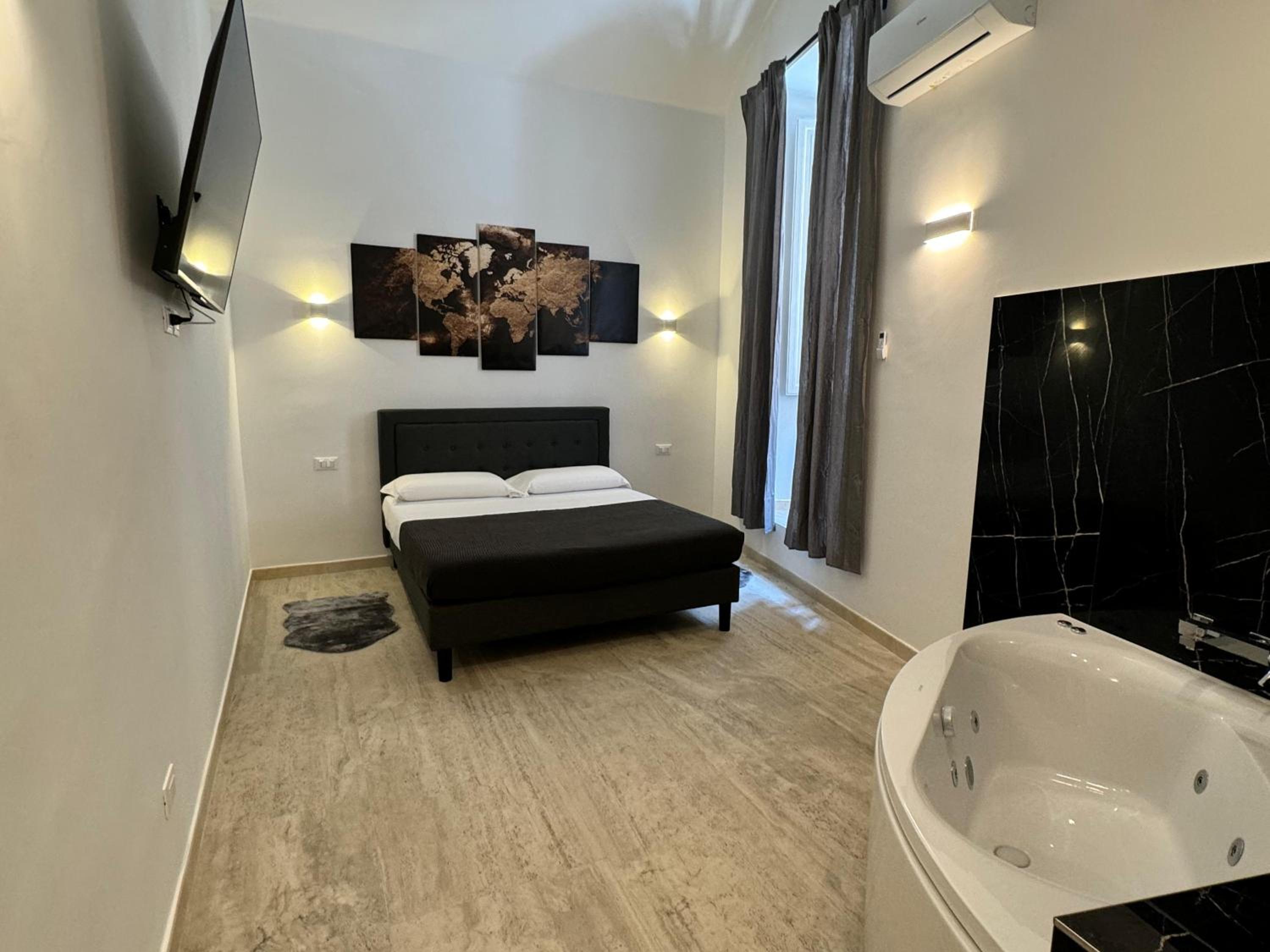 Suite with Hot Tub