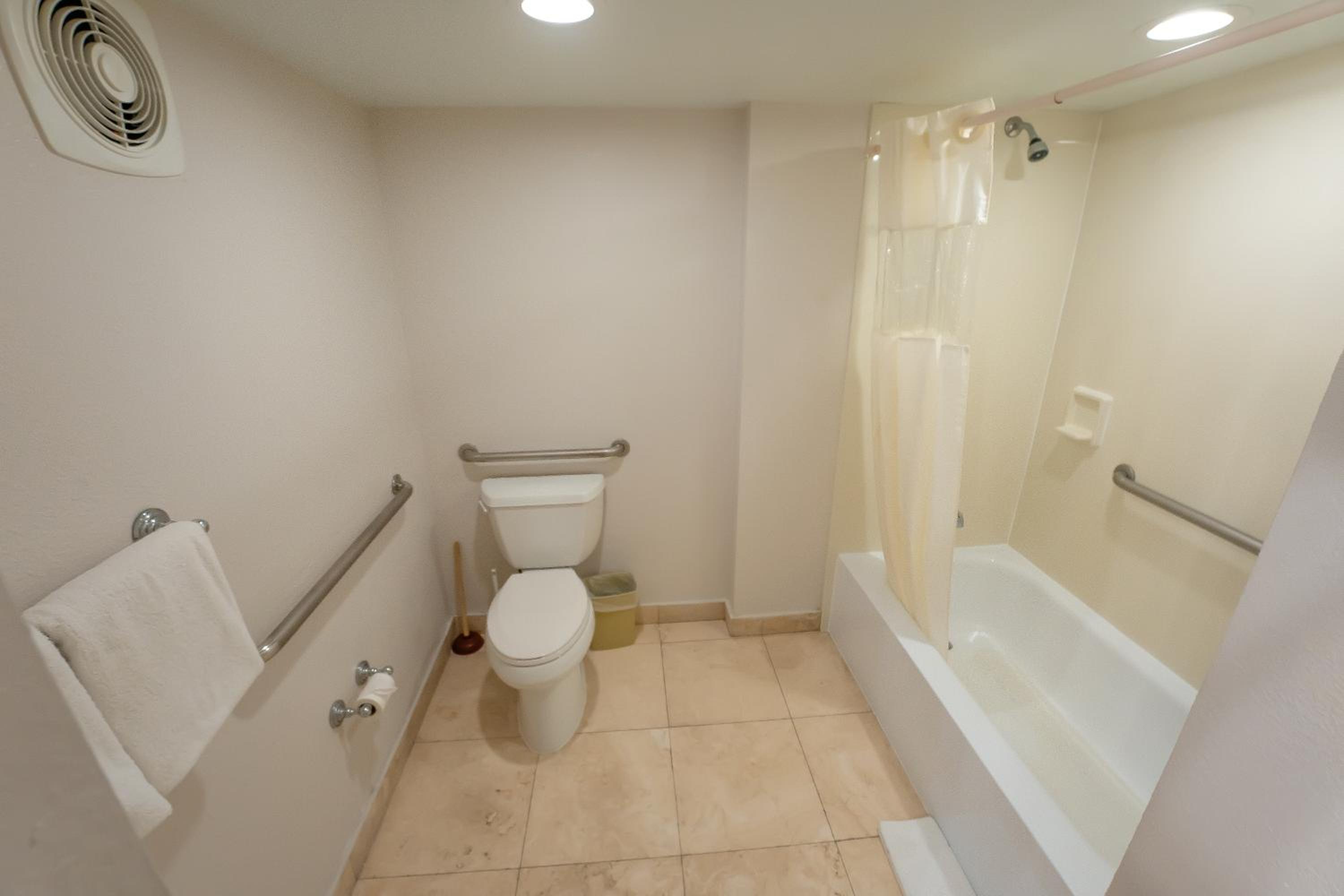 Junior Suite King with Kitchenette and Sofa Bed - Photo 10