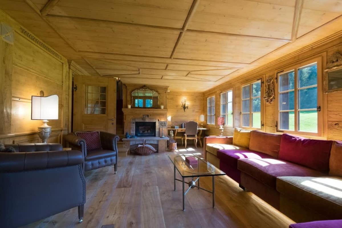 Five-Bedroom House photo 1