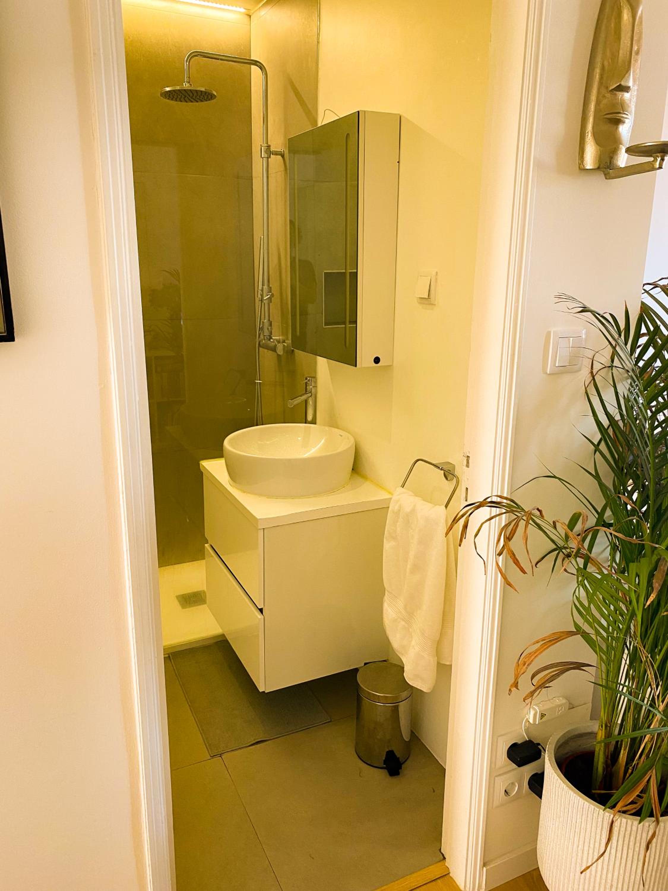 Deluxe One-Bedroom Apartment with Ocean View photo 2
