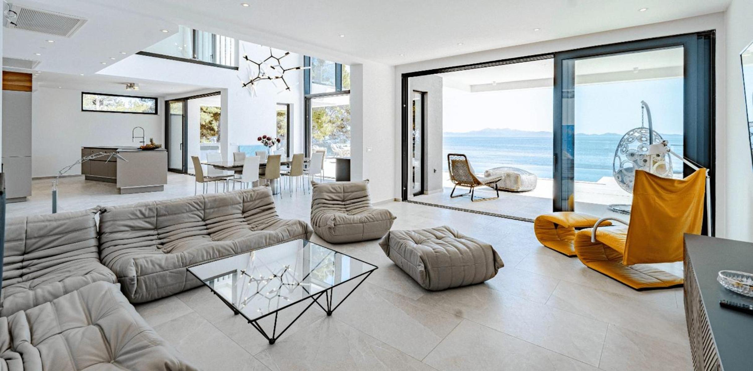 Six-Bedroom Villa  photo 1