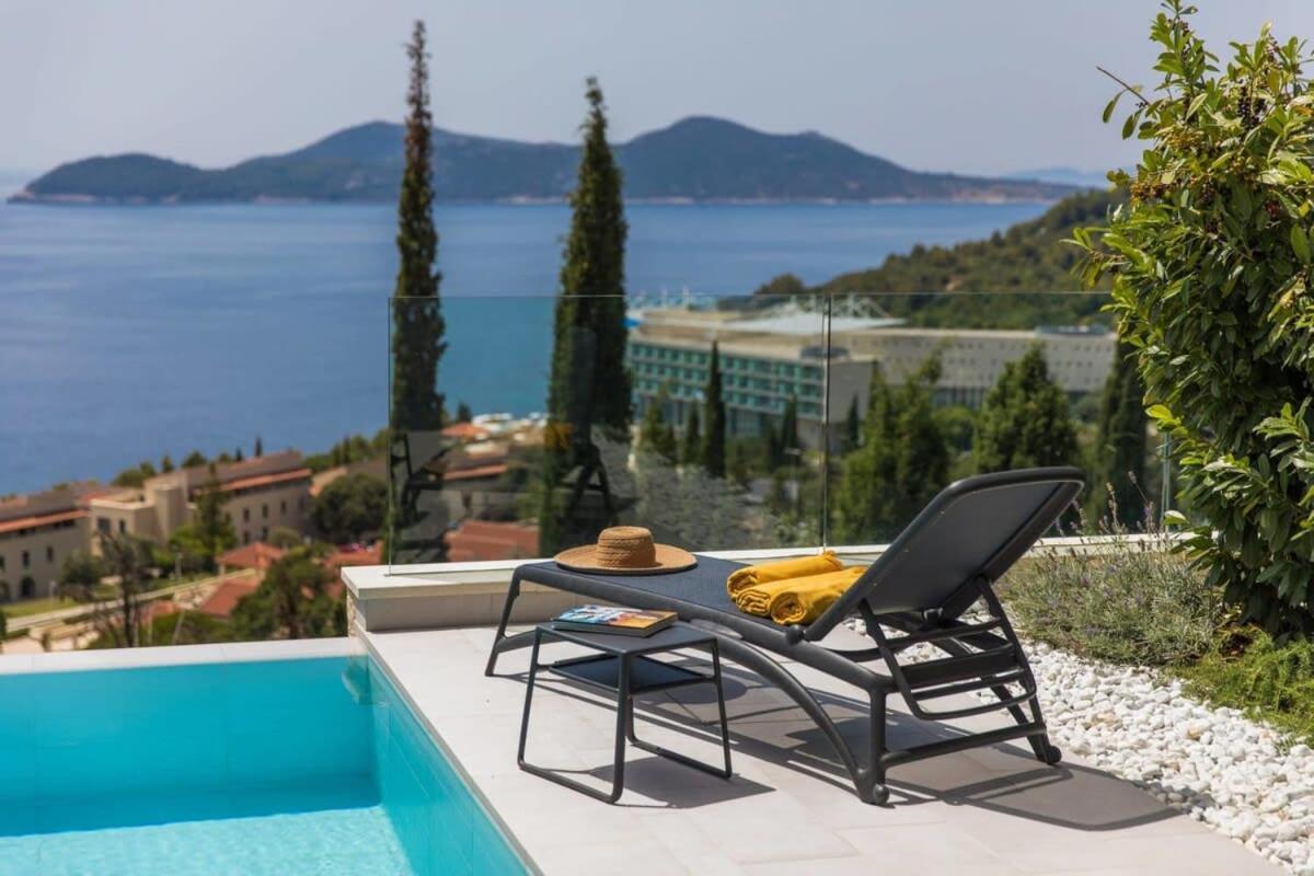Five-Bedroom Villa photo 2