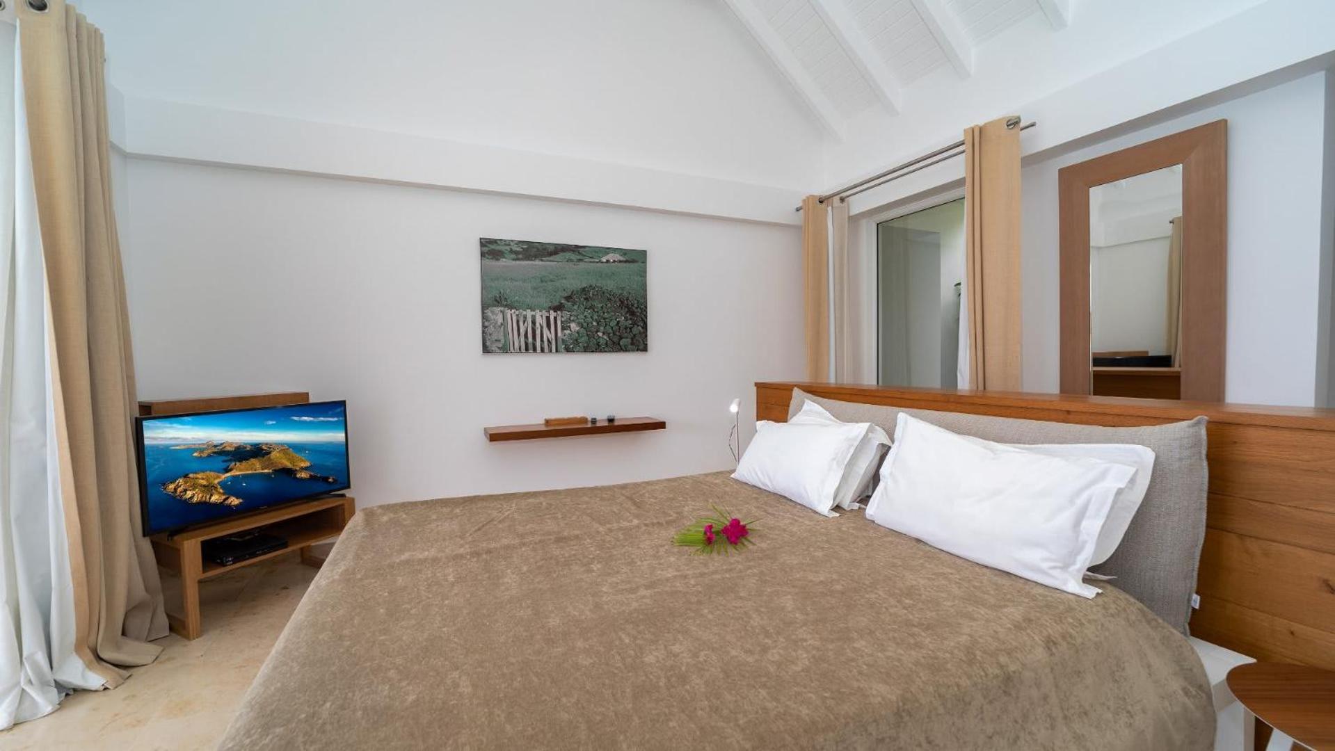 Three-Bedroom Villa photo 3