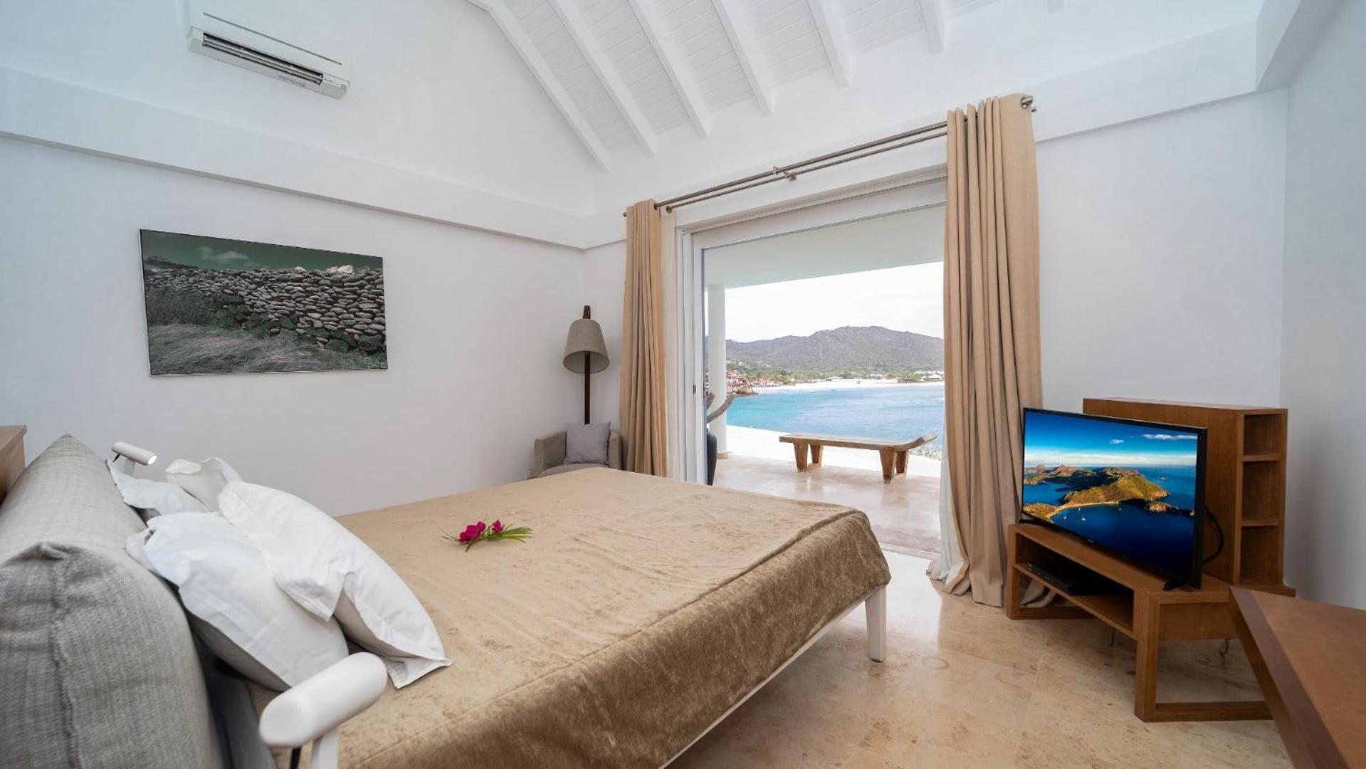 Three-Bedroom Villa photo 2