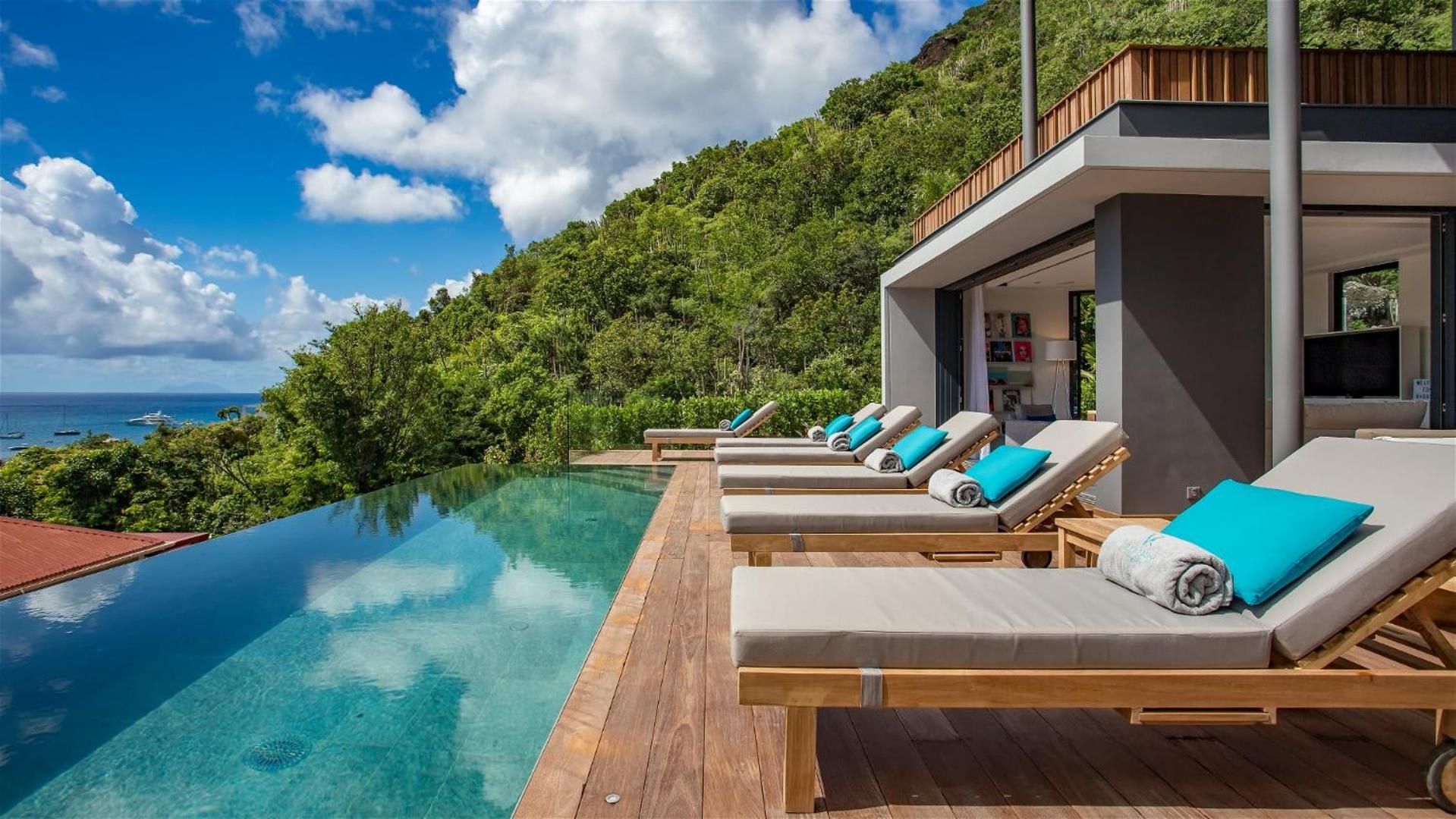 Three-Bedroom Villa photo 2