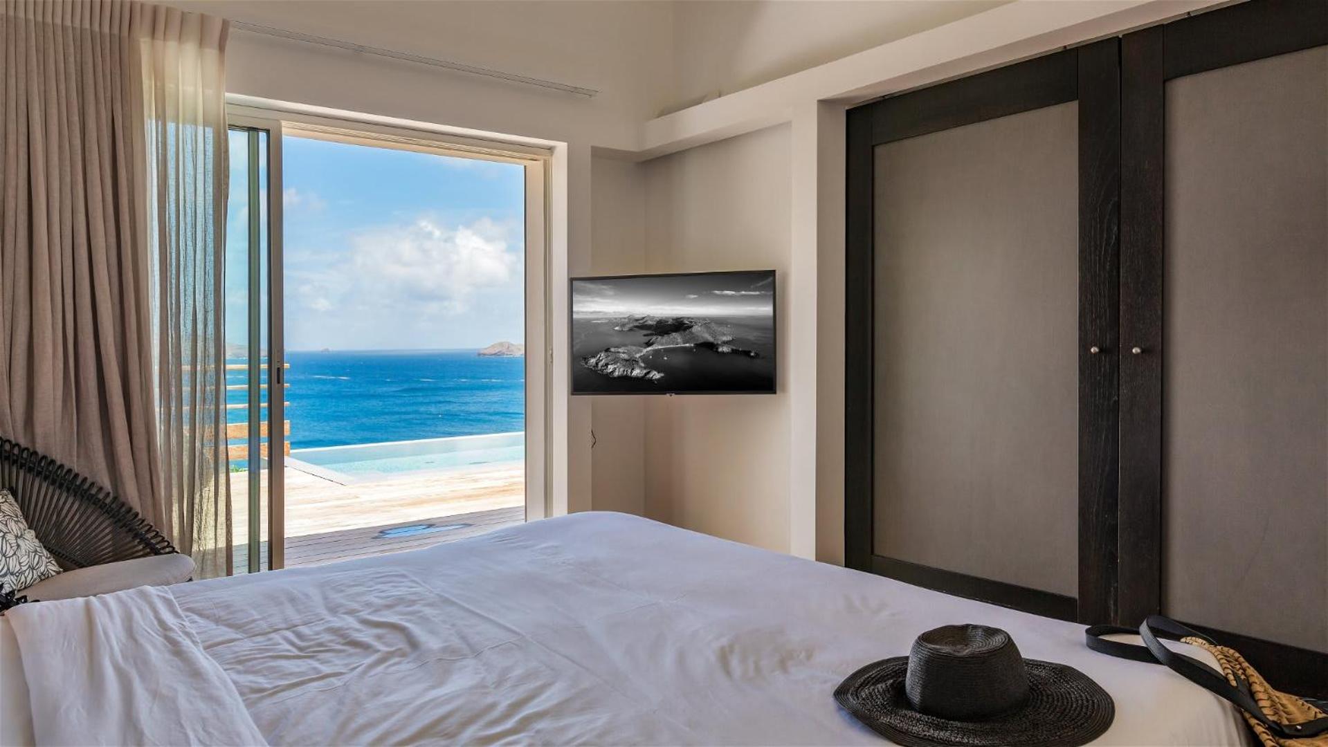 Three-Bedroom Villa photo 2