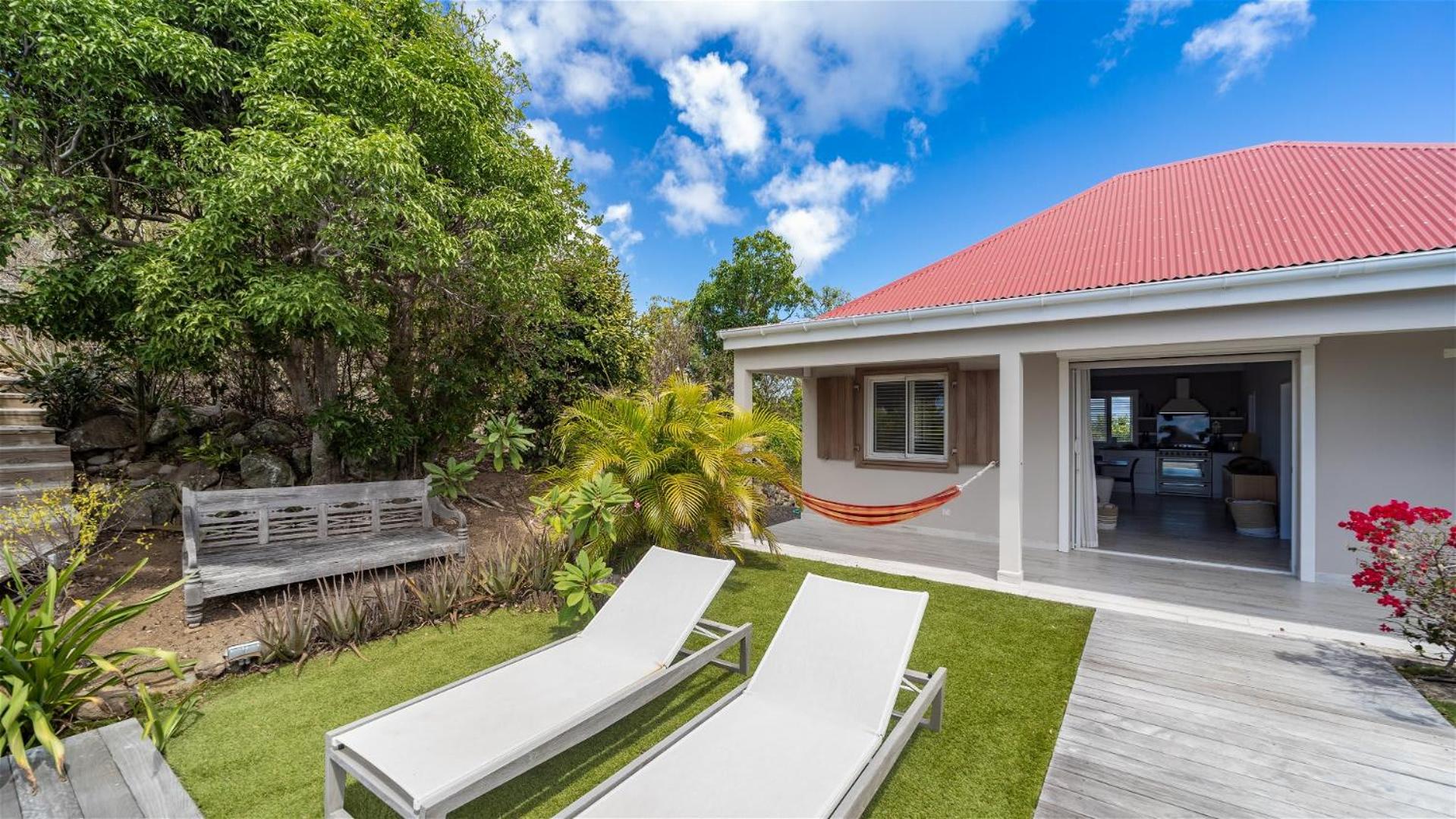 Three-Bedroom Villa photo 3