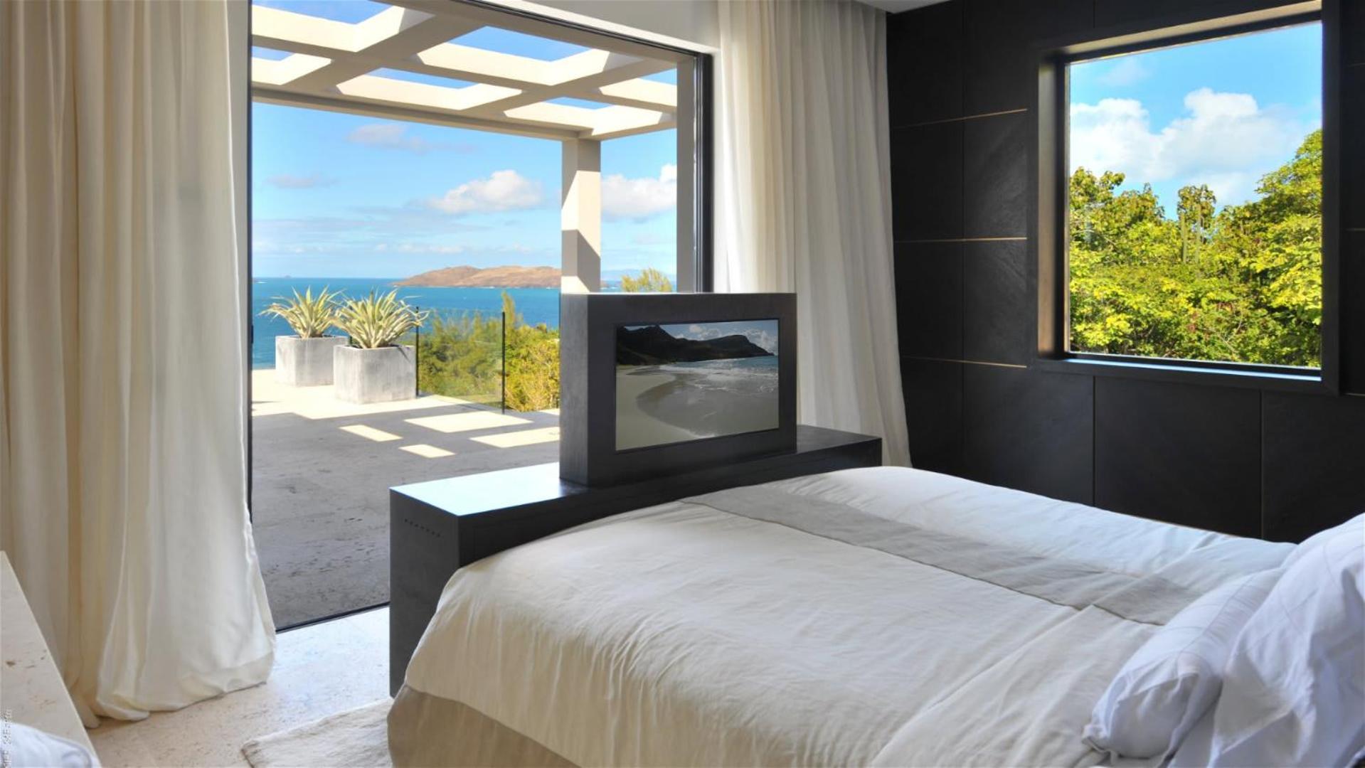 Five-Bedroom Villa photo 1