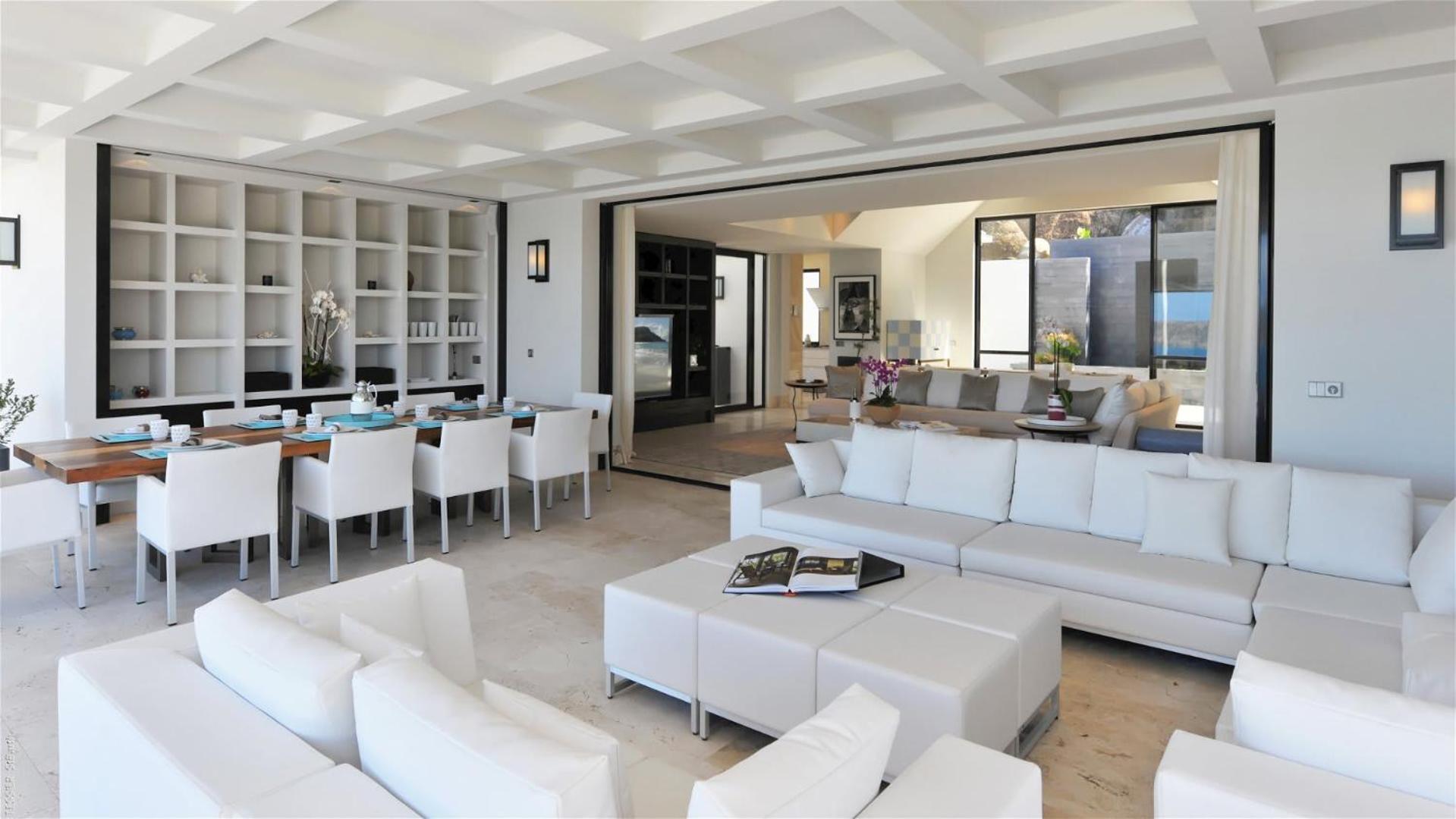 Five-Bedroom Villa photo 3