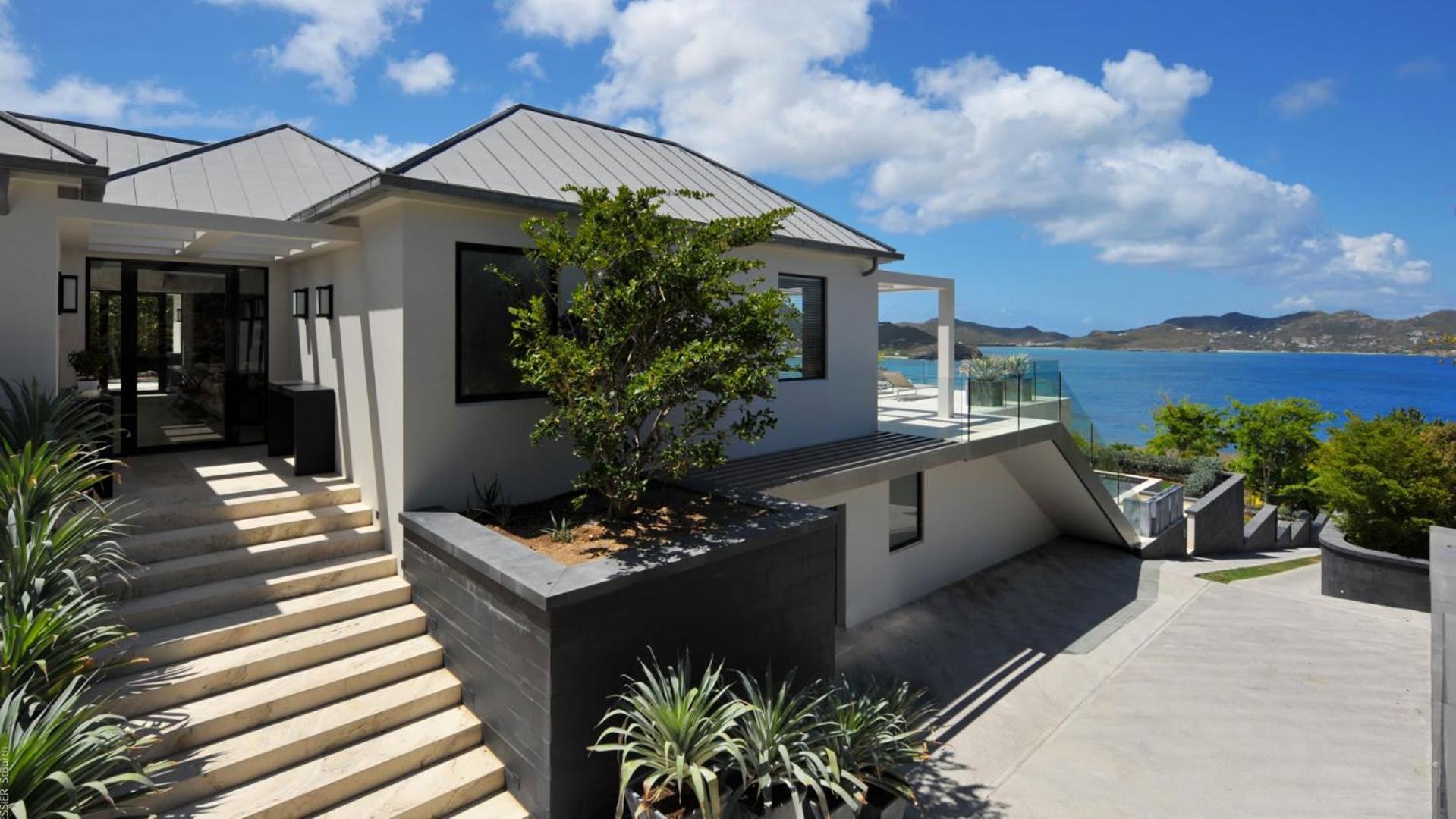 Five-Bedroom Villa photo 2