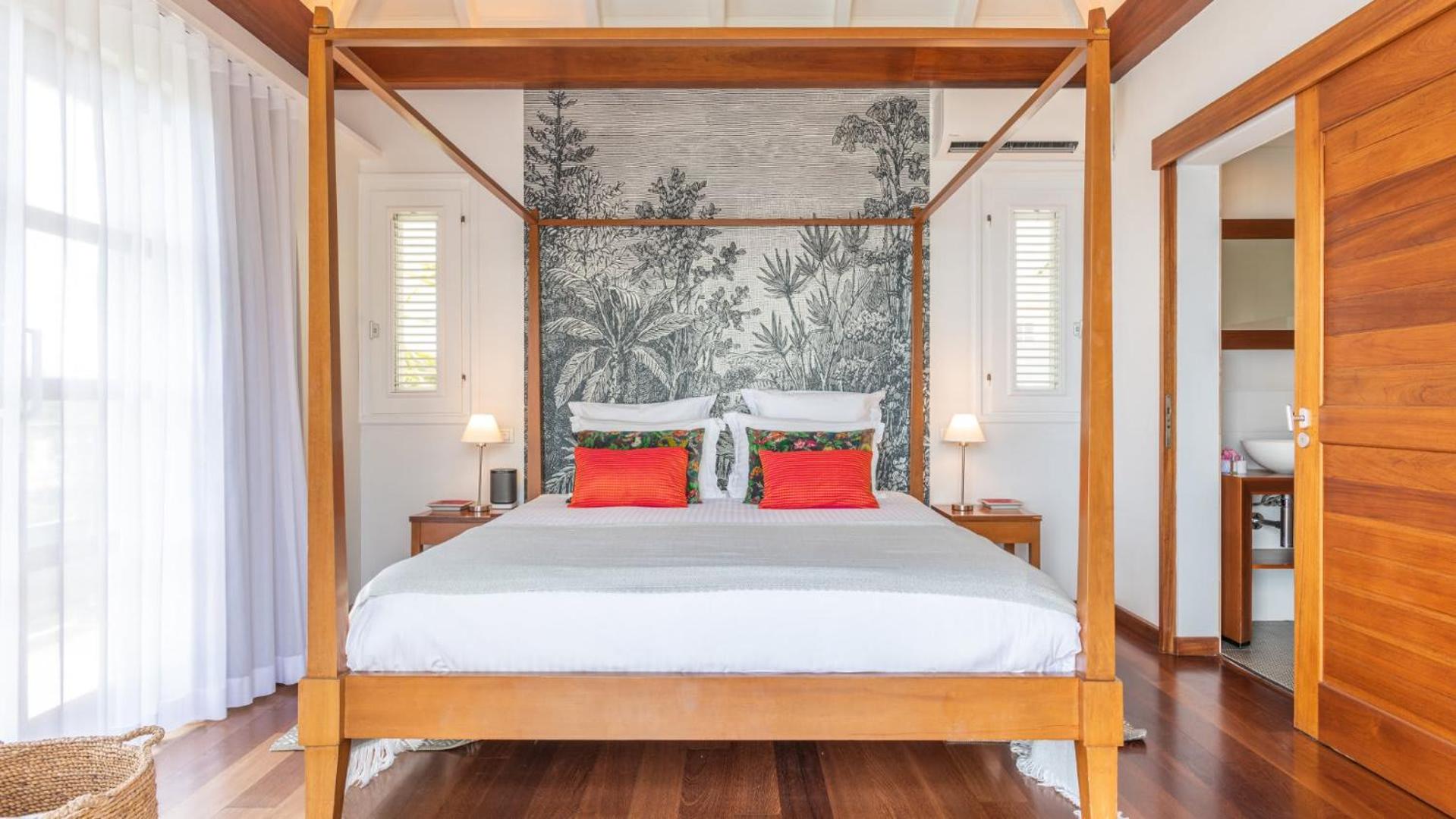 Five-Bedroom Villa photo 1