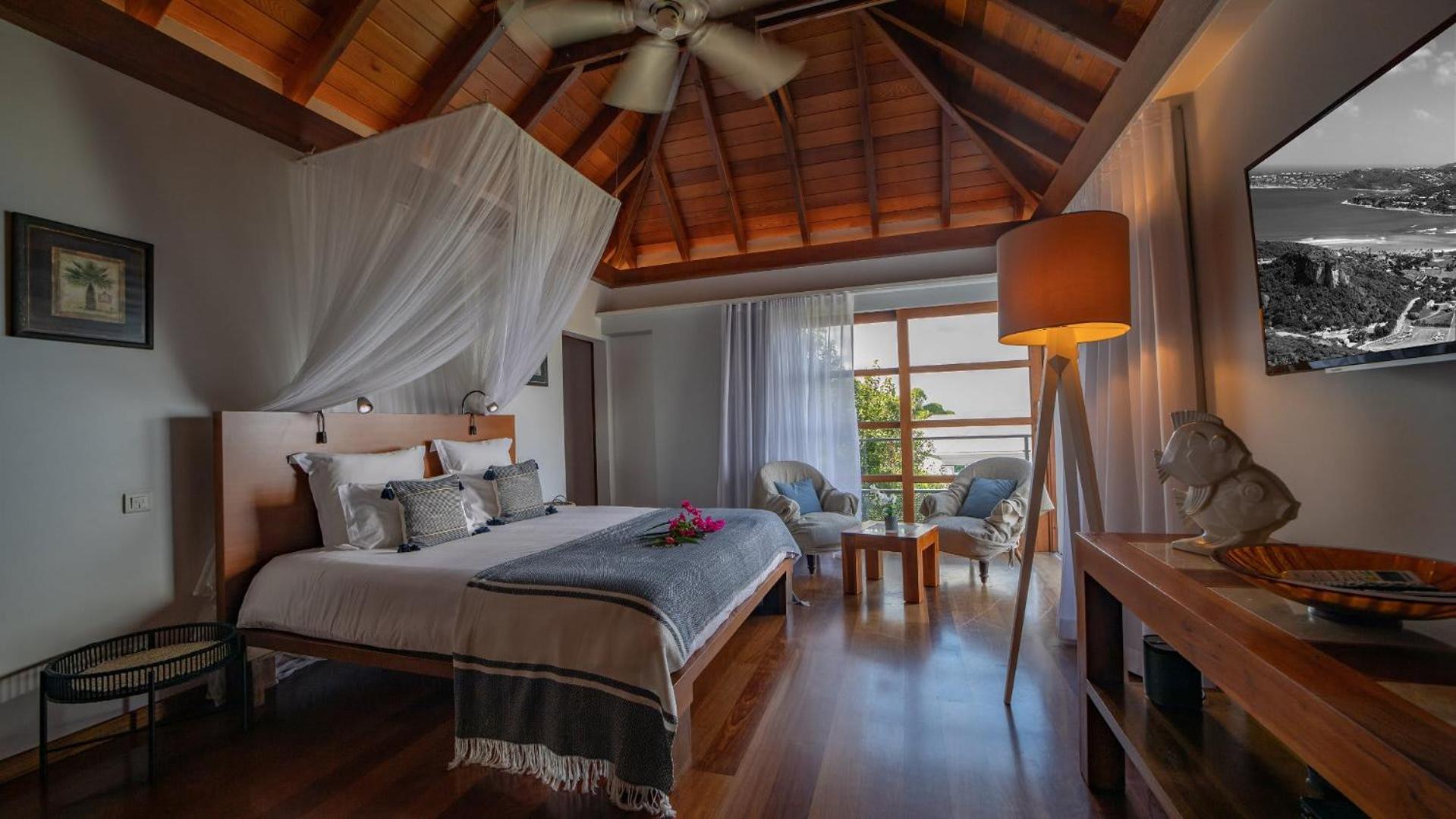 Five-Bedroom Villa photo 3
