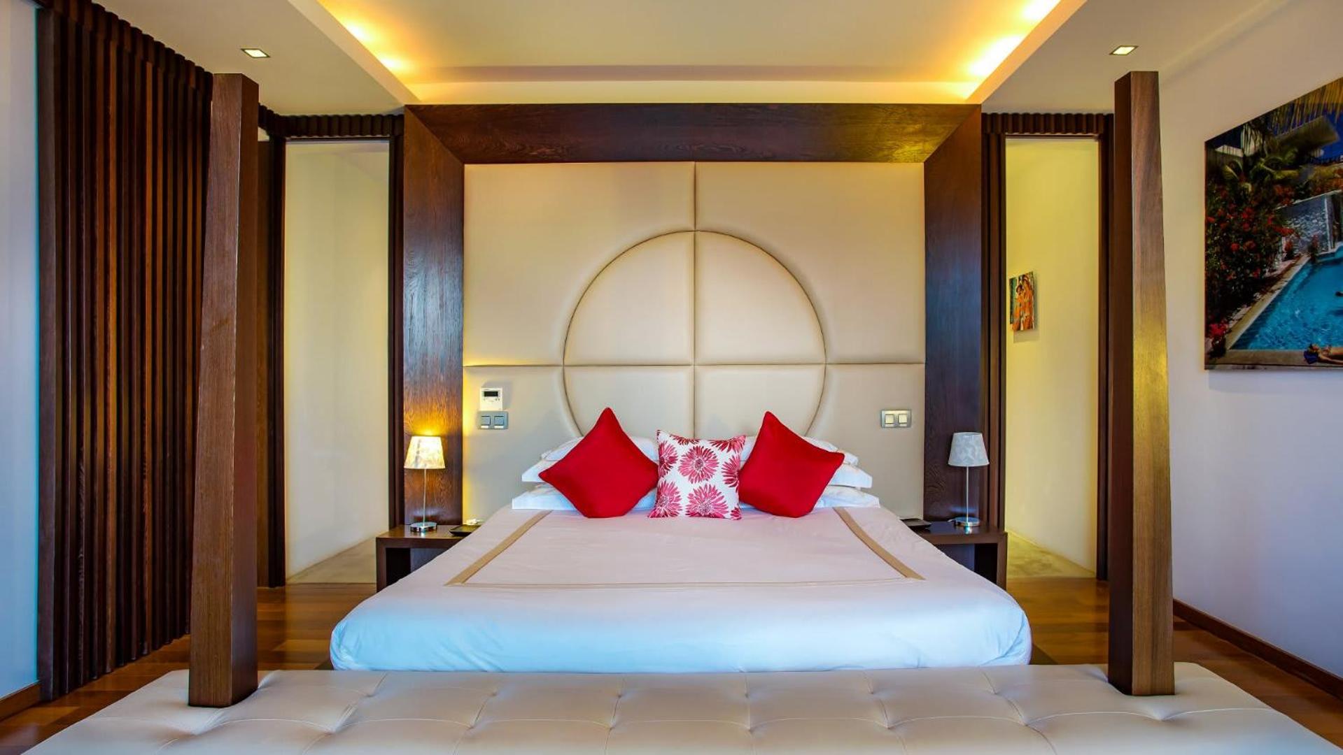 Five-Bedroom Villa photo 1
