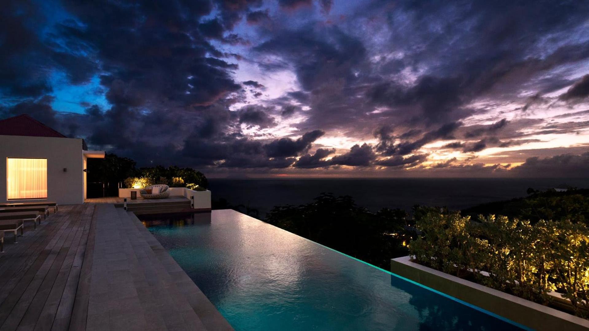 Five-Bedroom Villa photo 3
