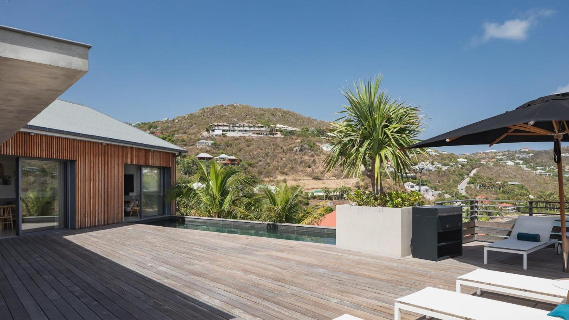 Five-Bedroom Villa photo 3