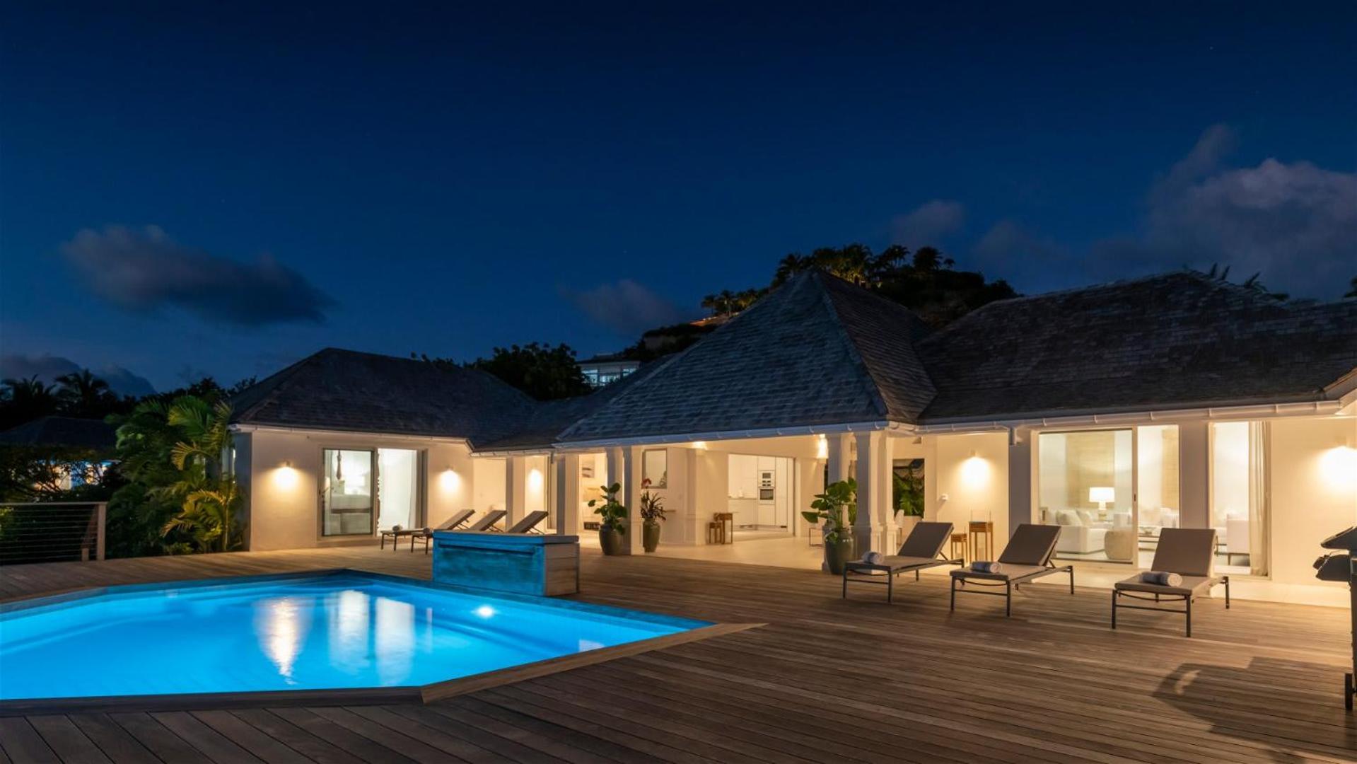 Three-Bedroom Villa photo 3