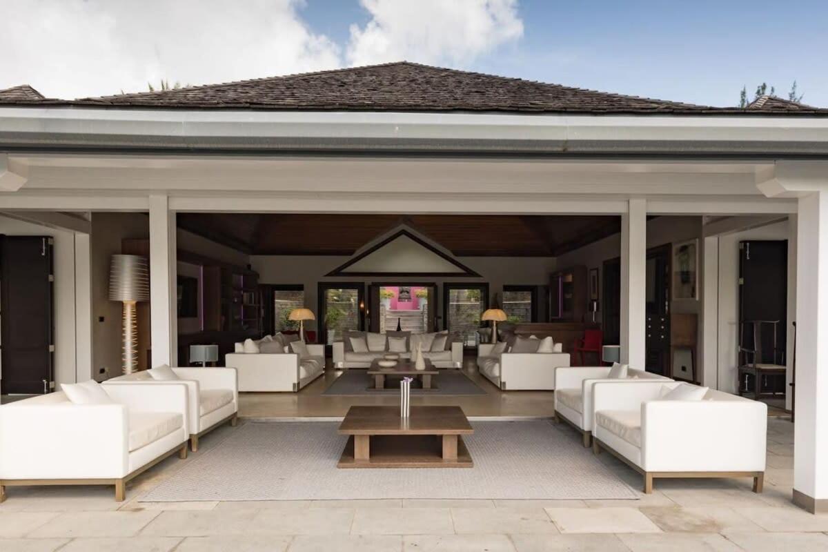 Six-Bedroom Villa  photo 1