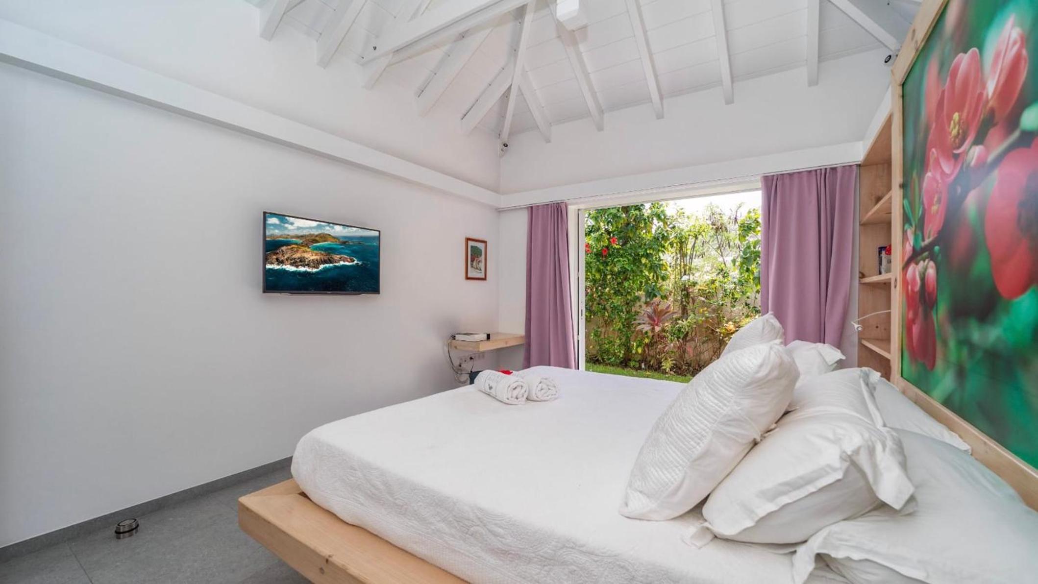 Three-Bedroom Villa photo 2