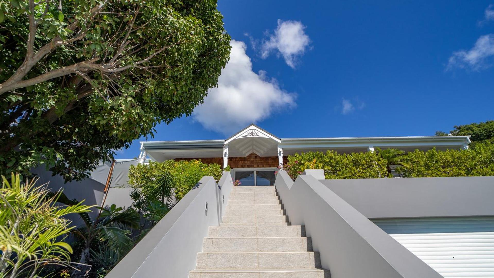 Three-Bedroom Villa photo 3
