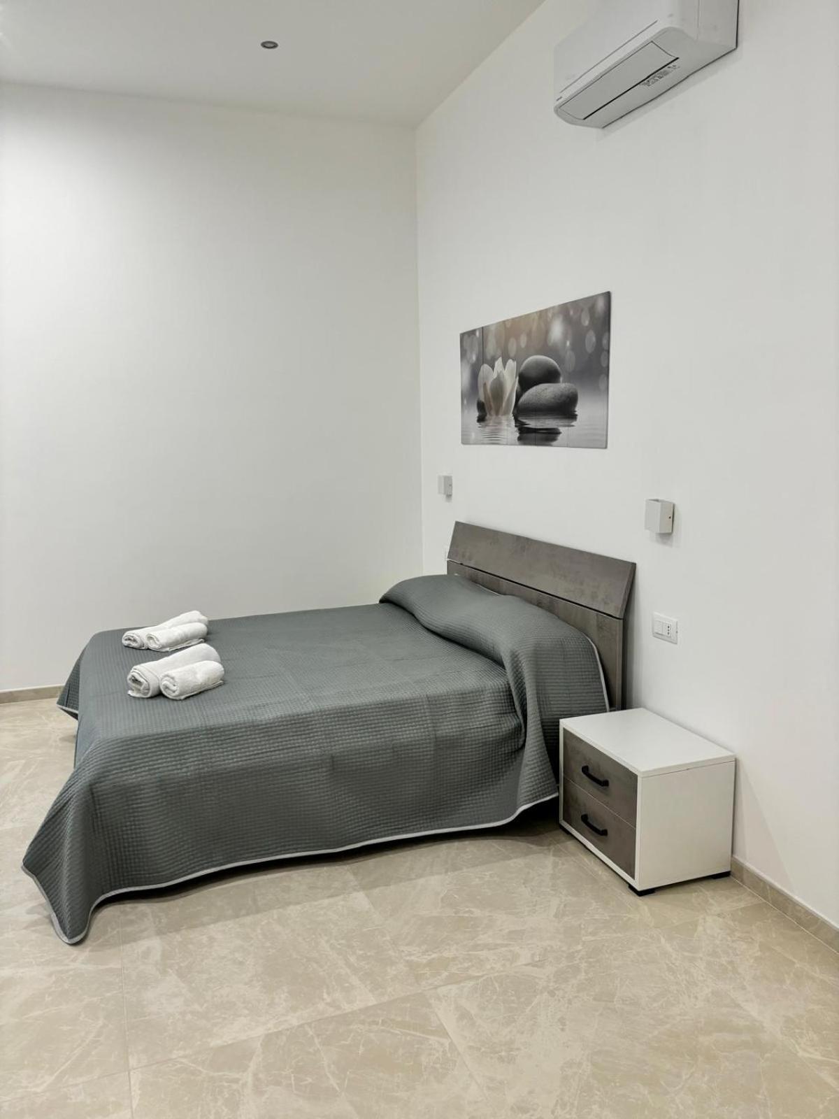 Large Double Room photo 1