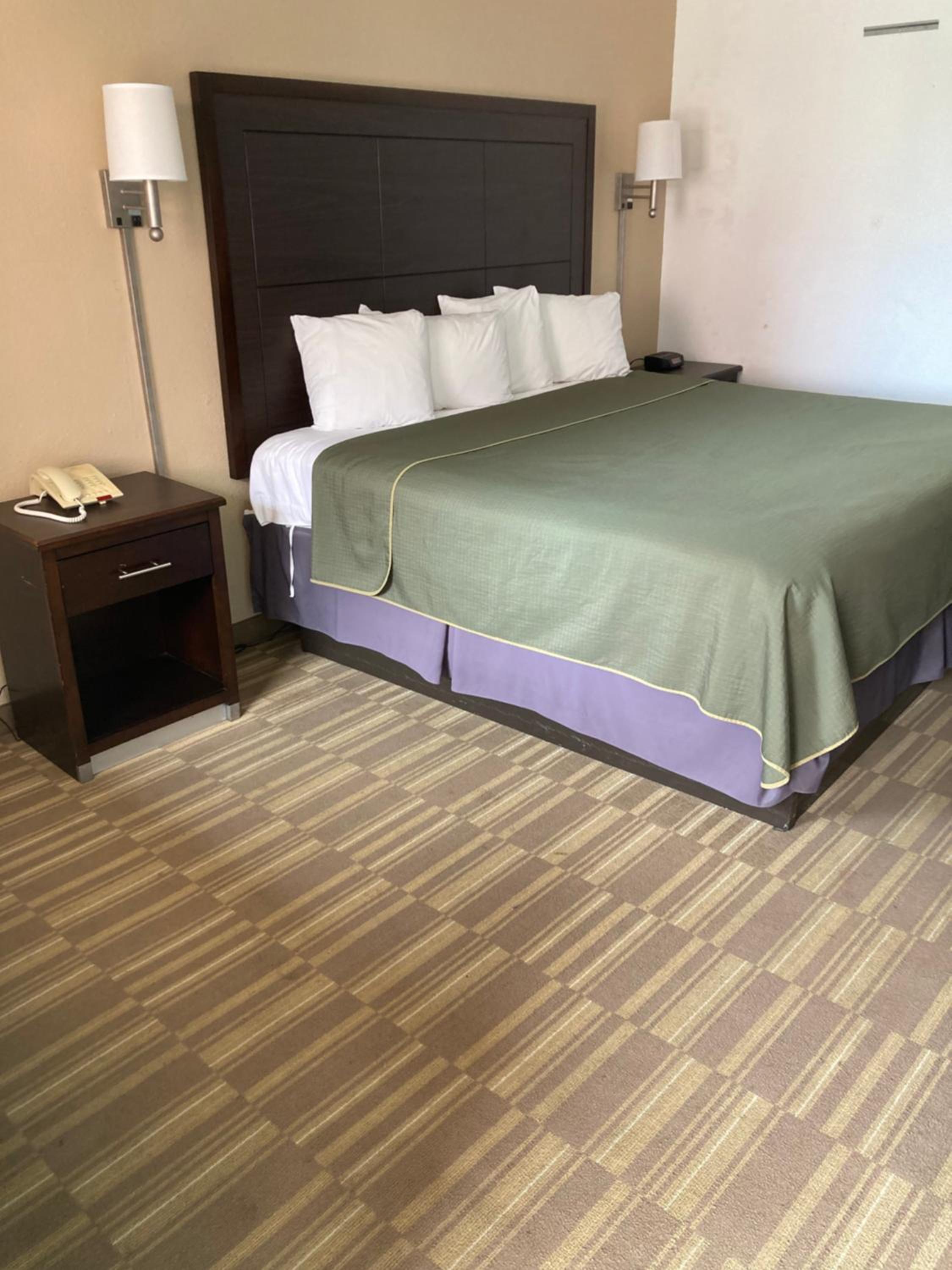 Single Room with Bathroom photo 2