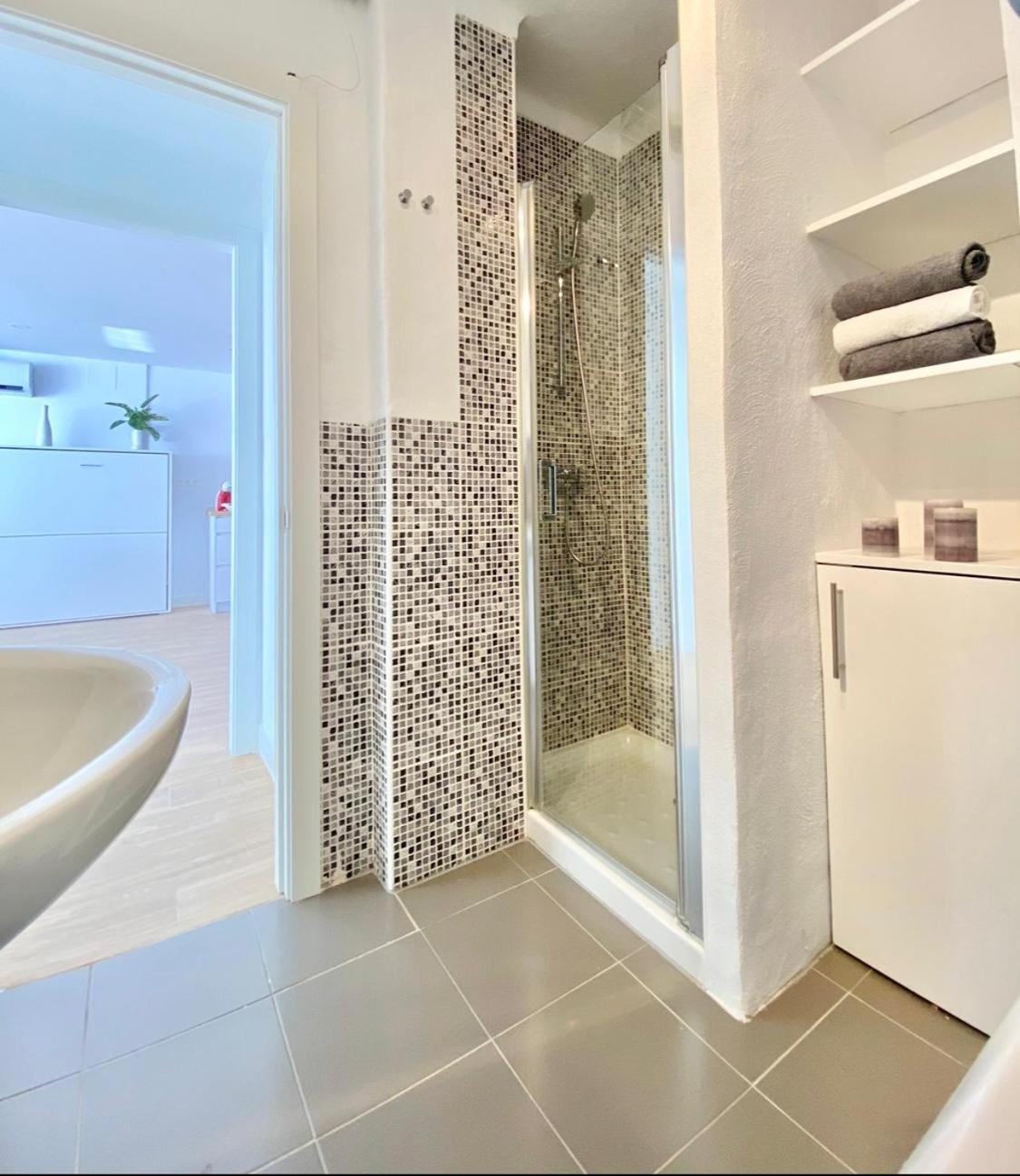 One-Bedroom Apartment with Sea View photo 2